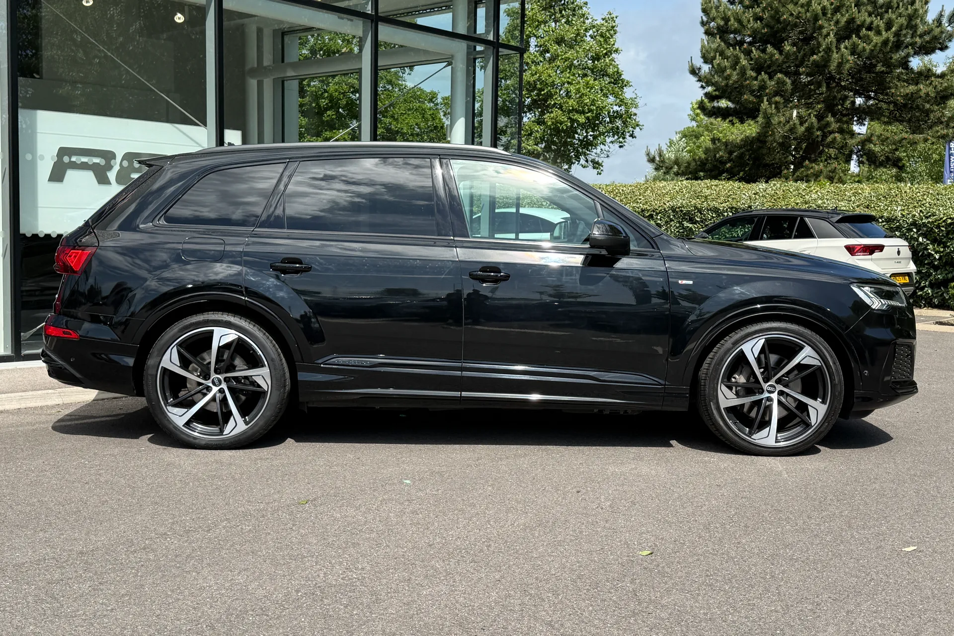 Audi Q7 thumbnail image number 2