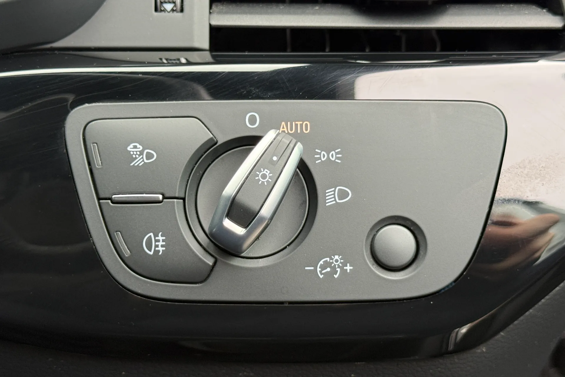 Audi A4 thumbnail image number 23