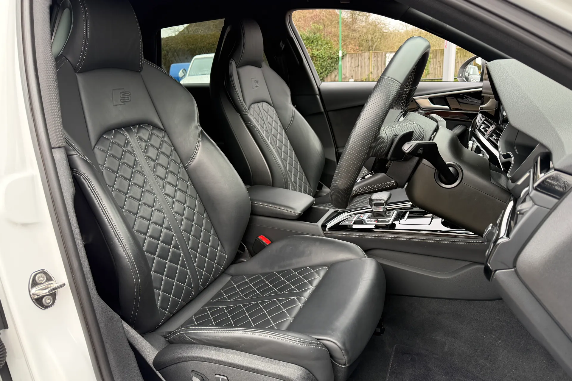 Audi A4 thumbnail image number 27