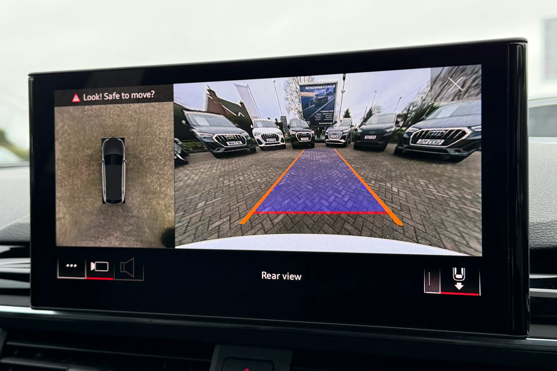 Audi A4 thumbnail image number 4