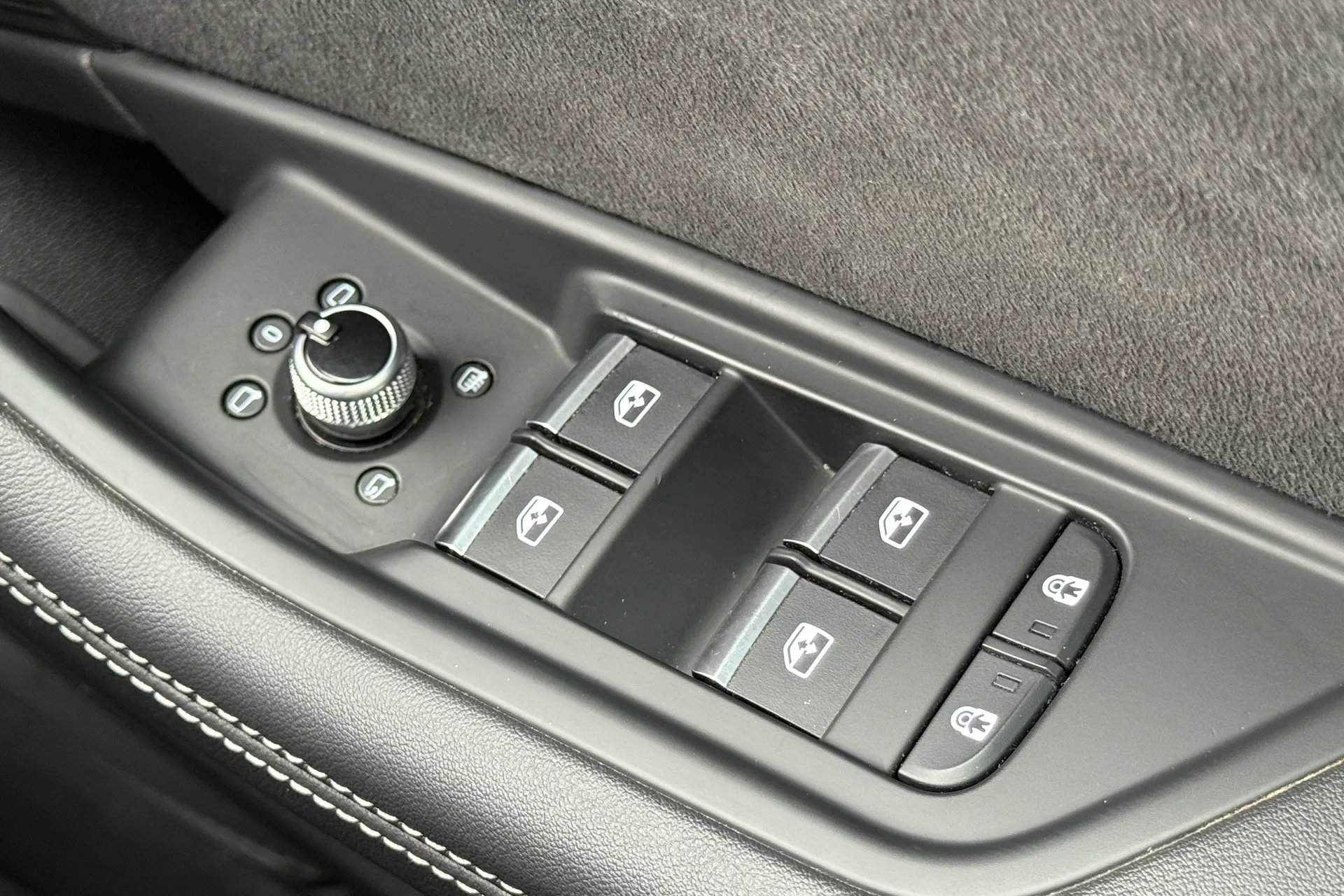 Audi A4 thumbnail image number 19