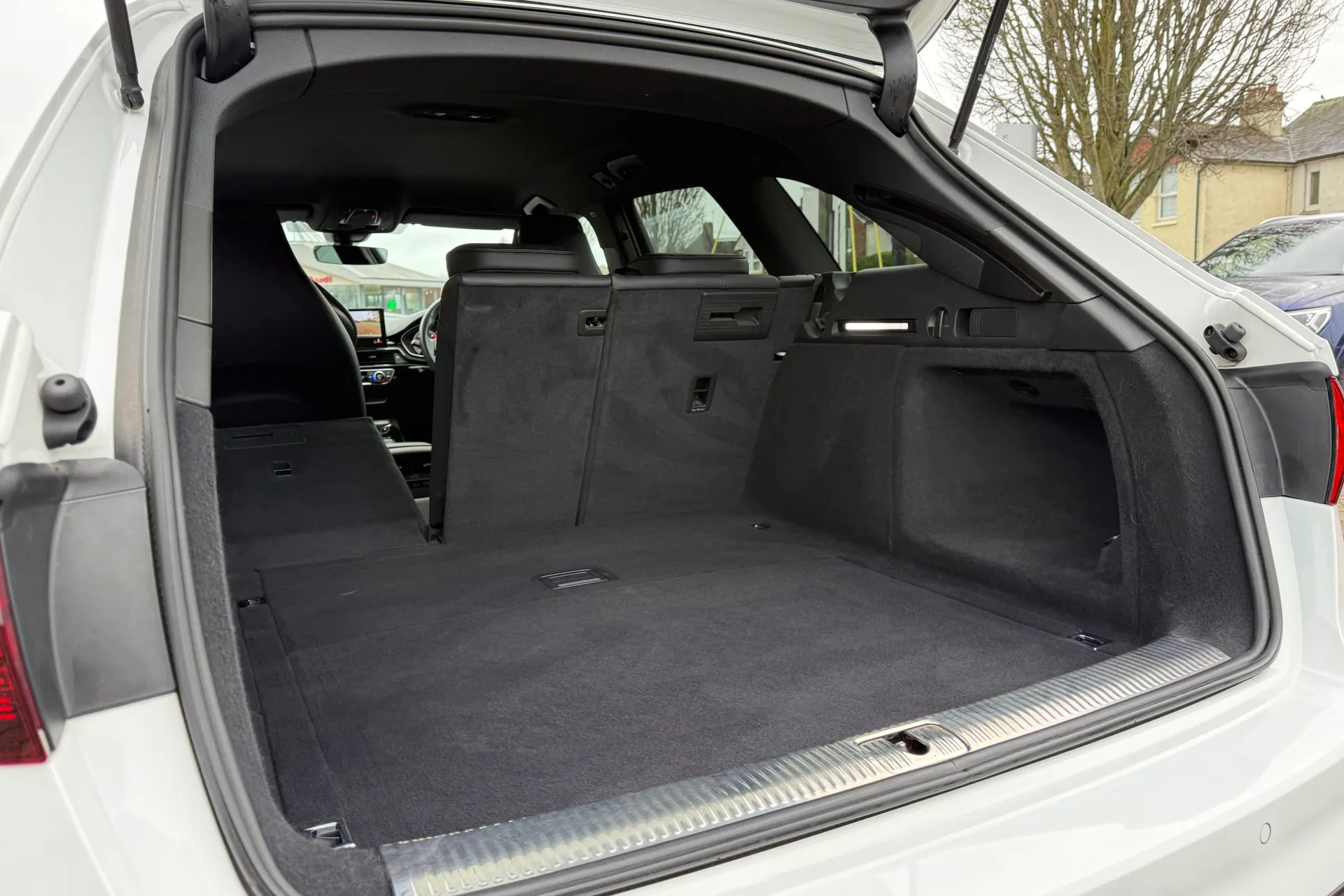 Audi A4 thumbnail image number 36