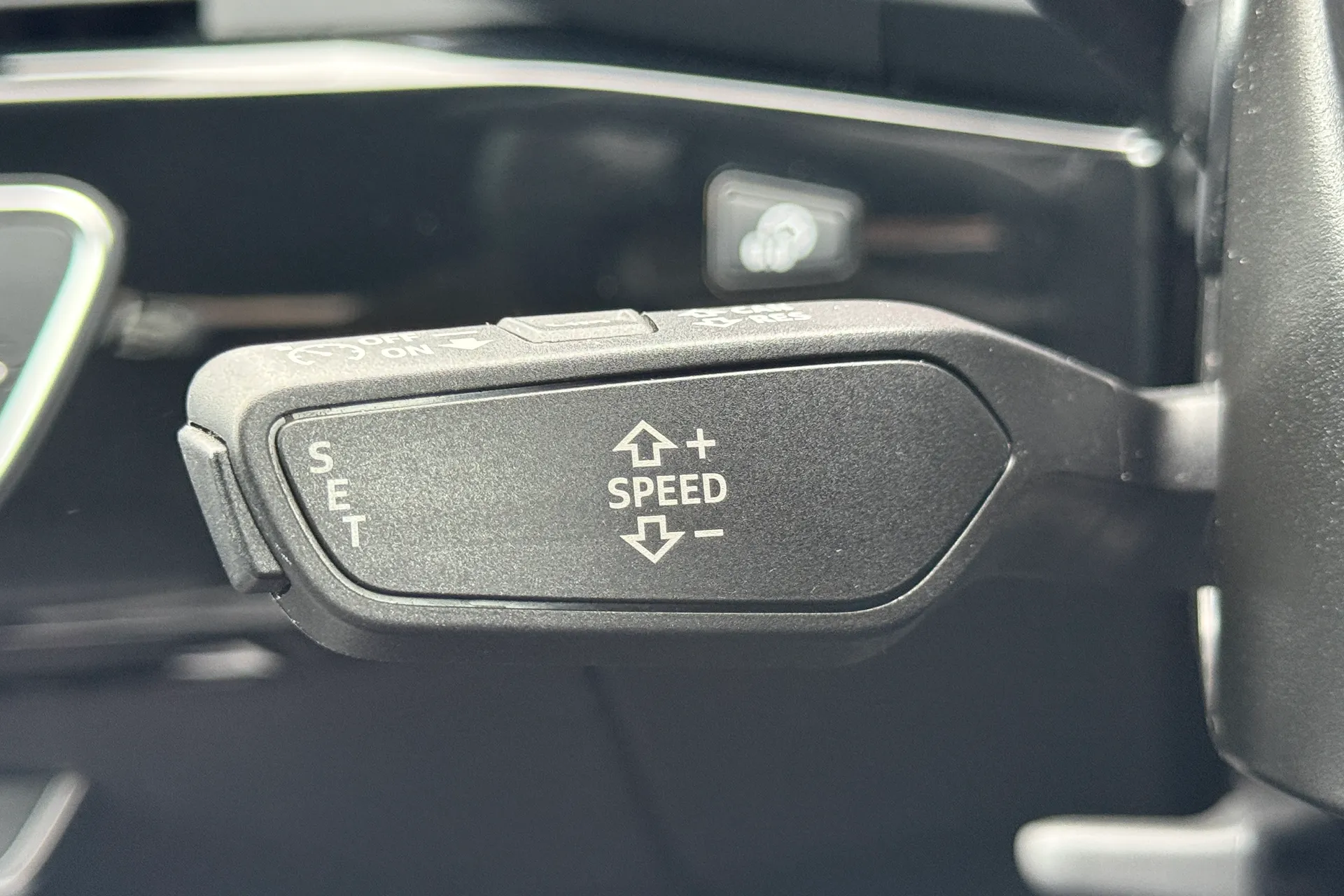 Audi A4 thumbnail image number 18