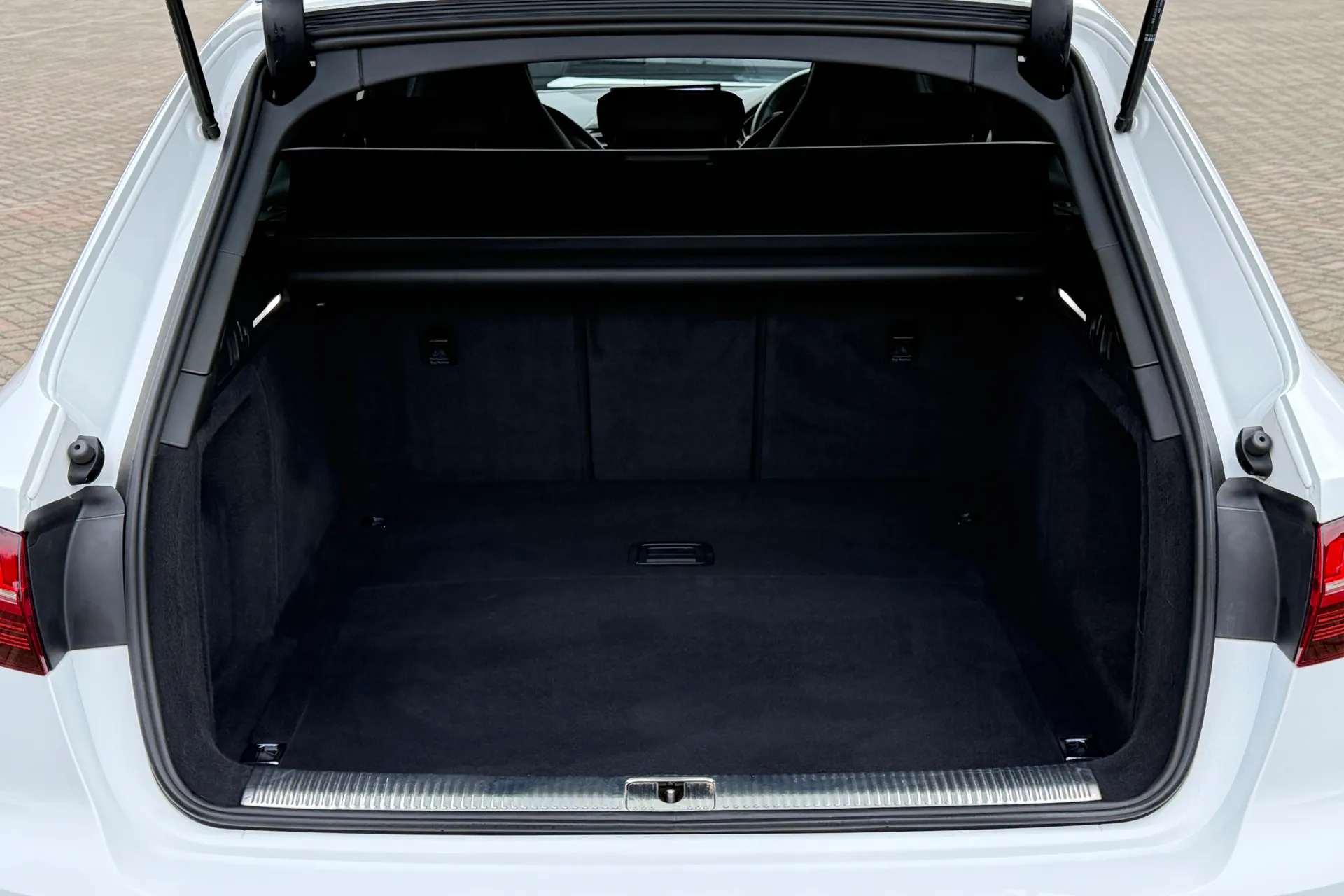 Audi A4 thumbnail image number 35