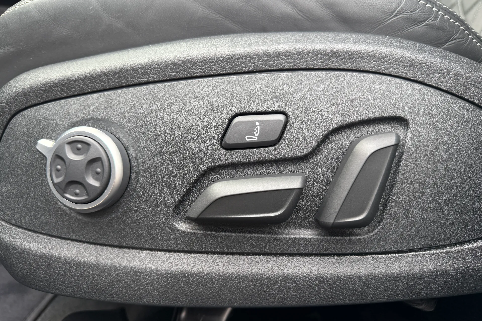 Audi A4 thumbnail image number 17