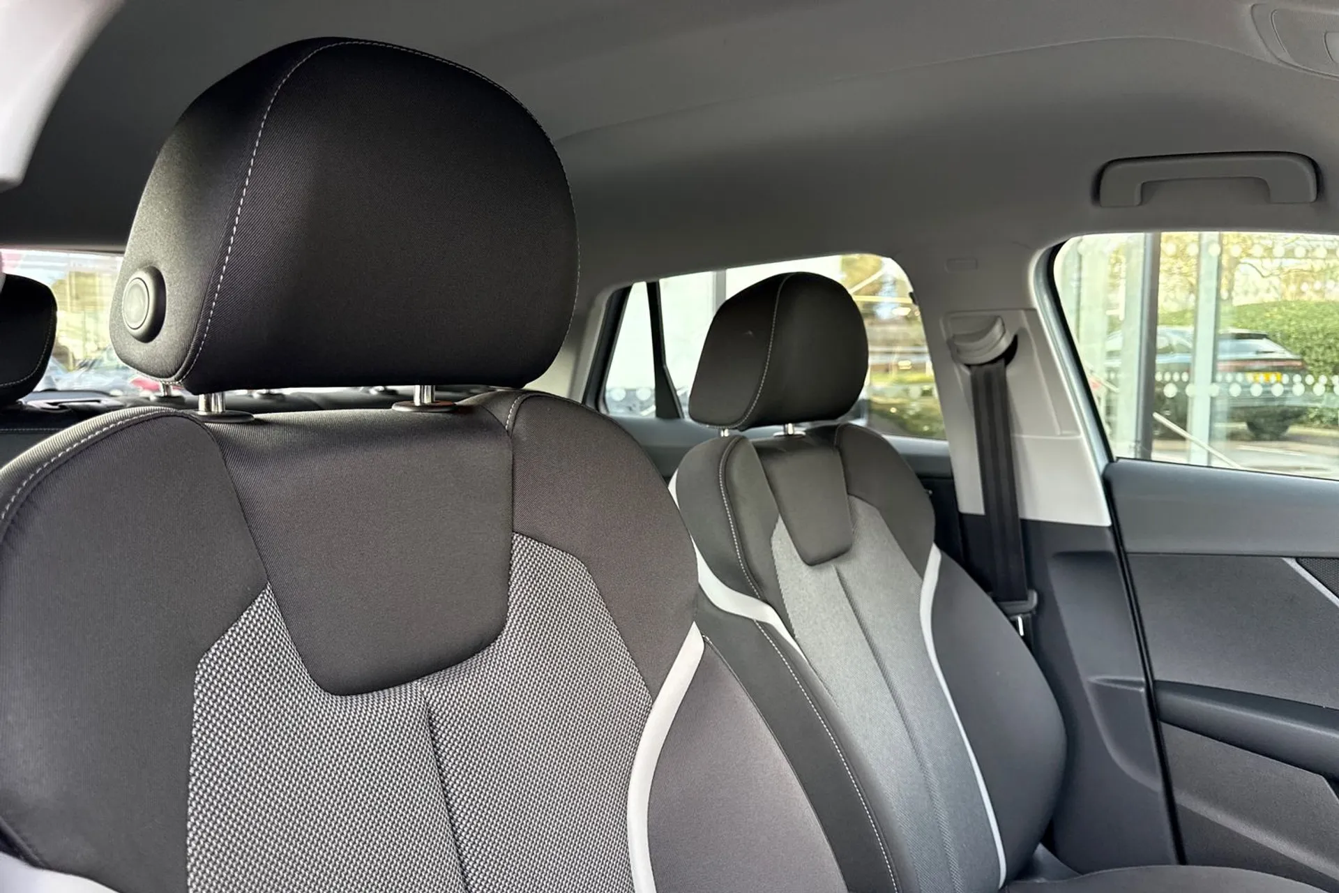 Audi Q2 thumbnail image number 38