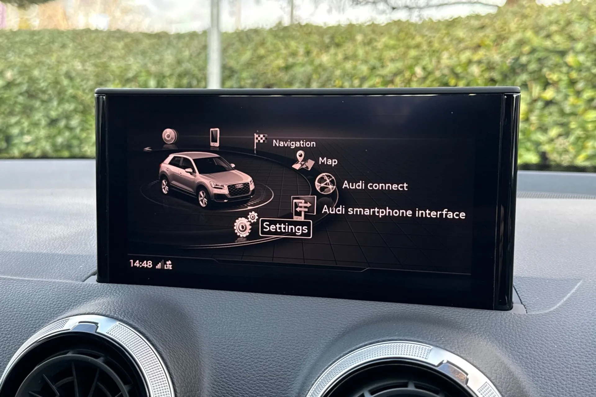 Audi Q2 thumbnail image number 21