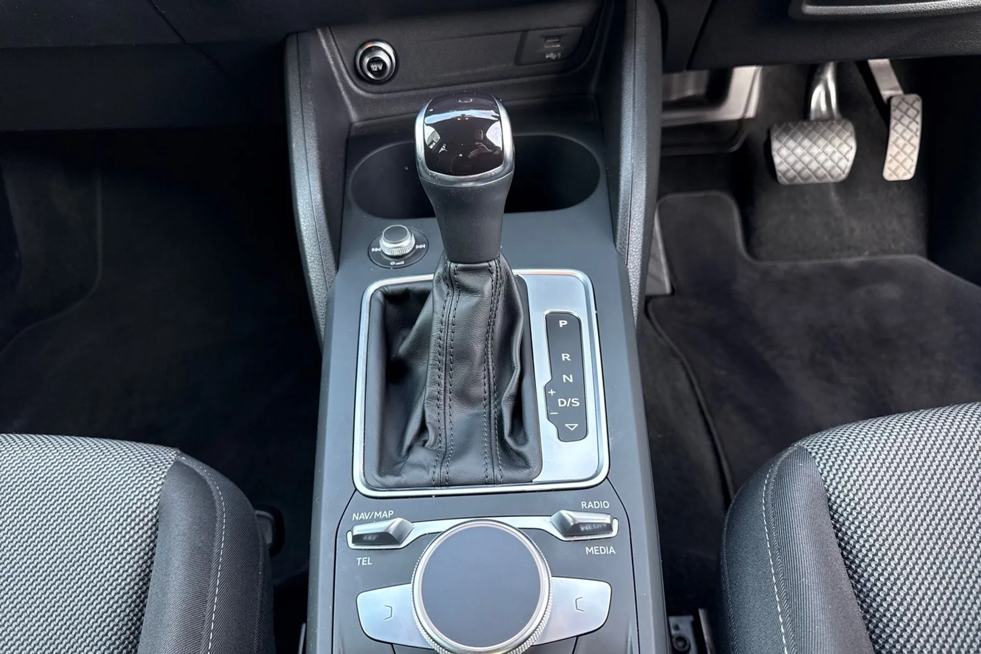 Audi Q2 thumbnail image number 33