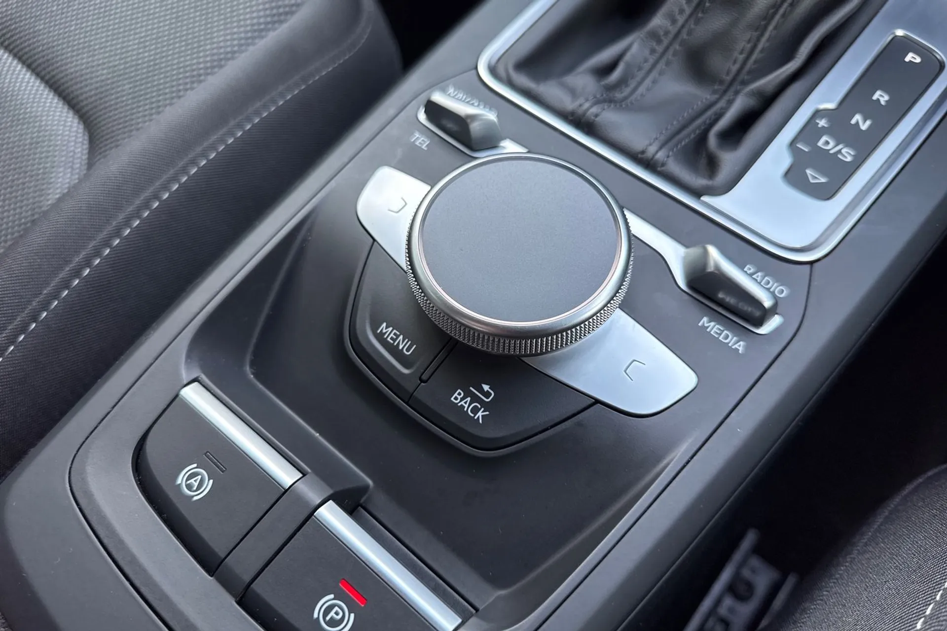 Audi Q2 thumbnail image number 23