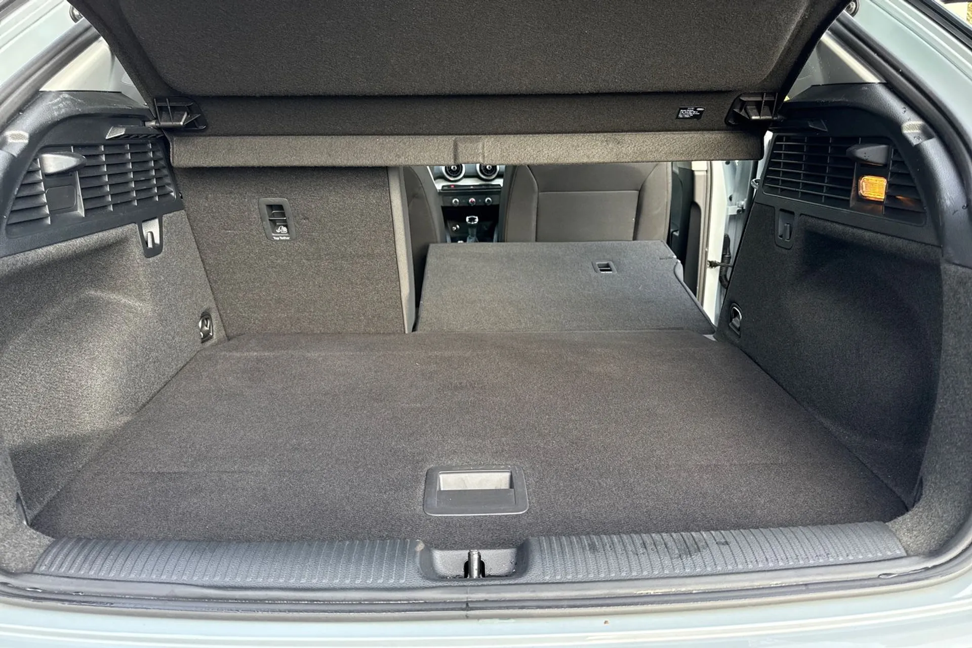 Audi Q2 thumbnail image number 32