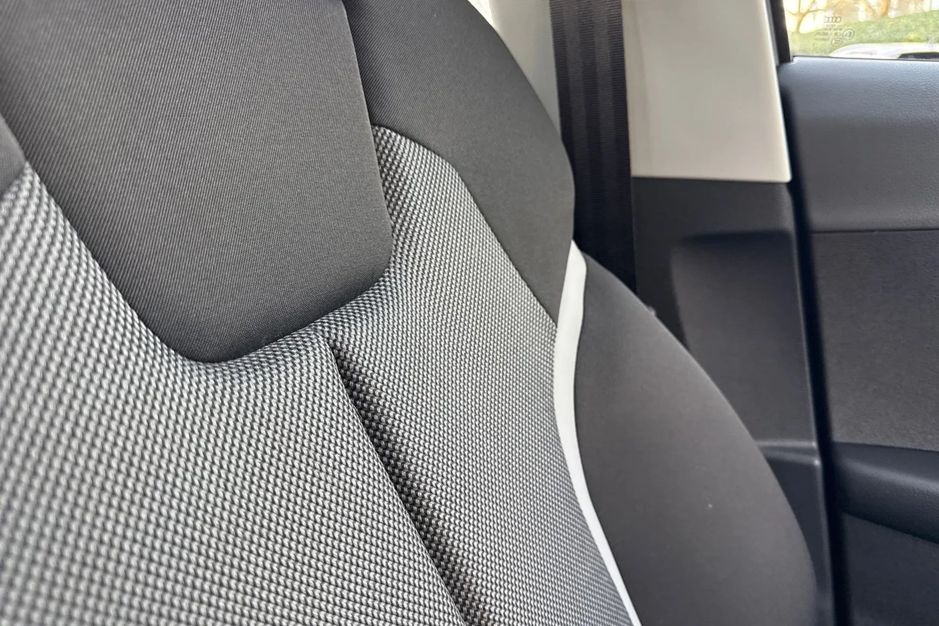 Audi Q2 thumbnail image number 48