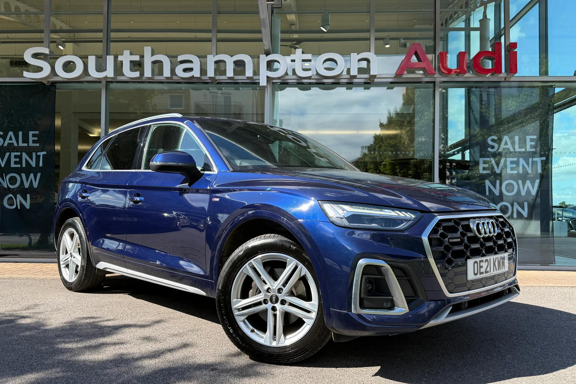 Audi Q5 focused image