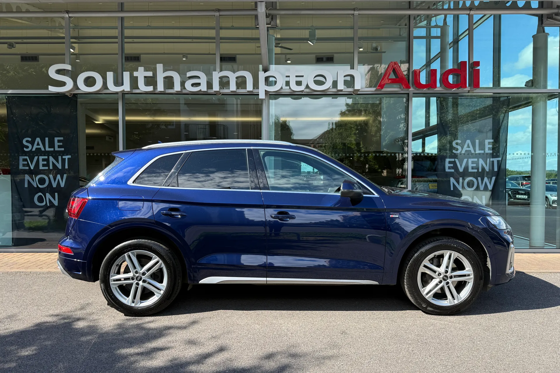 Audi Q5 thumbnail image number 2