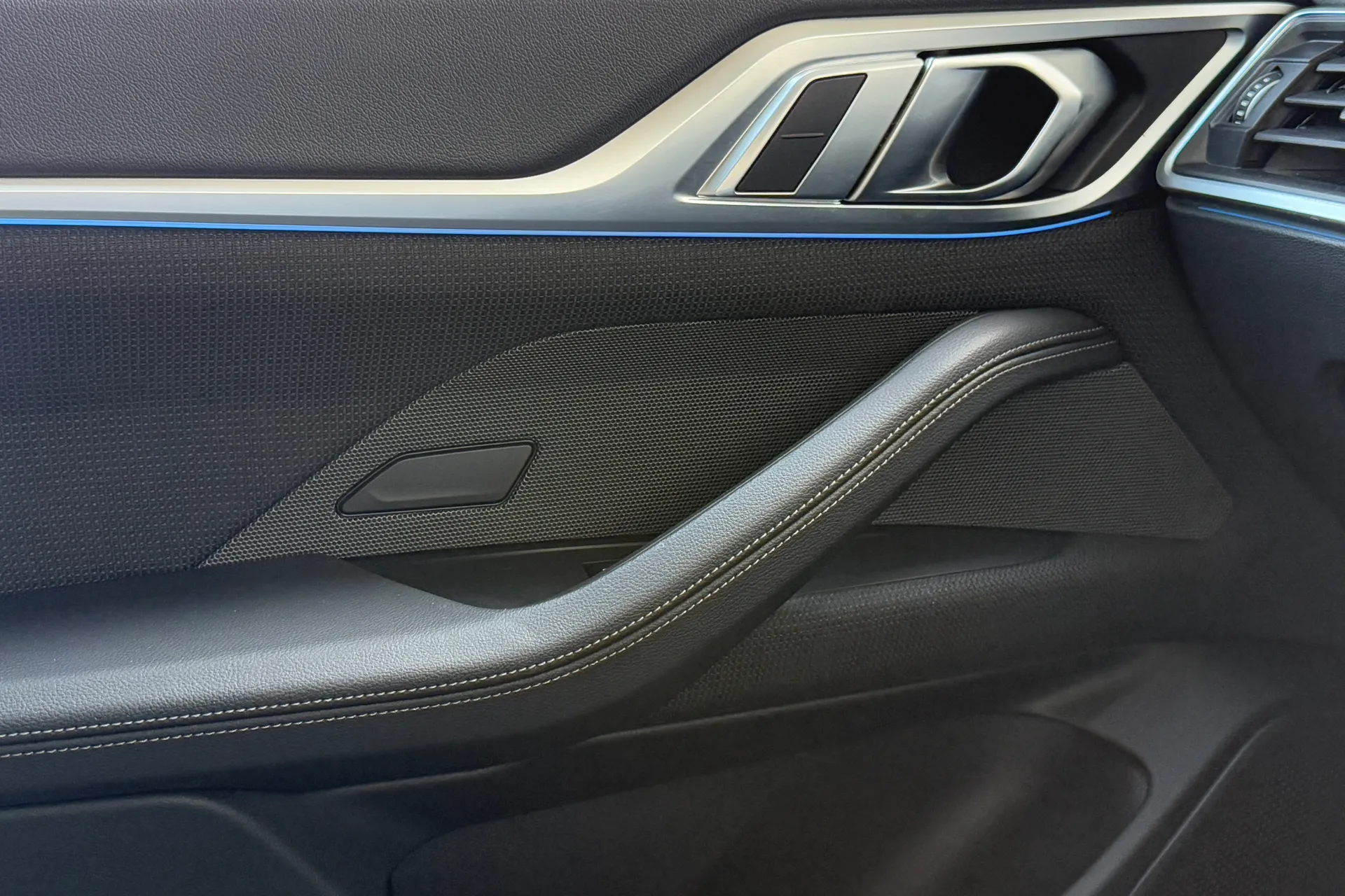 BMW I4 thumbnail image number 24