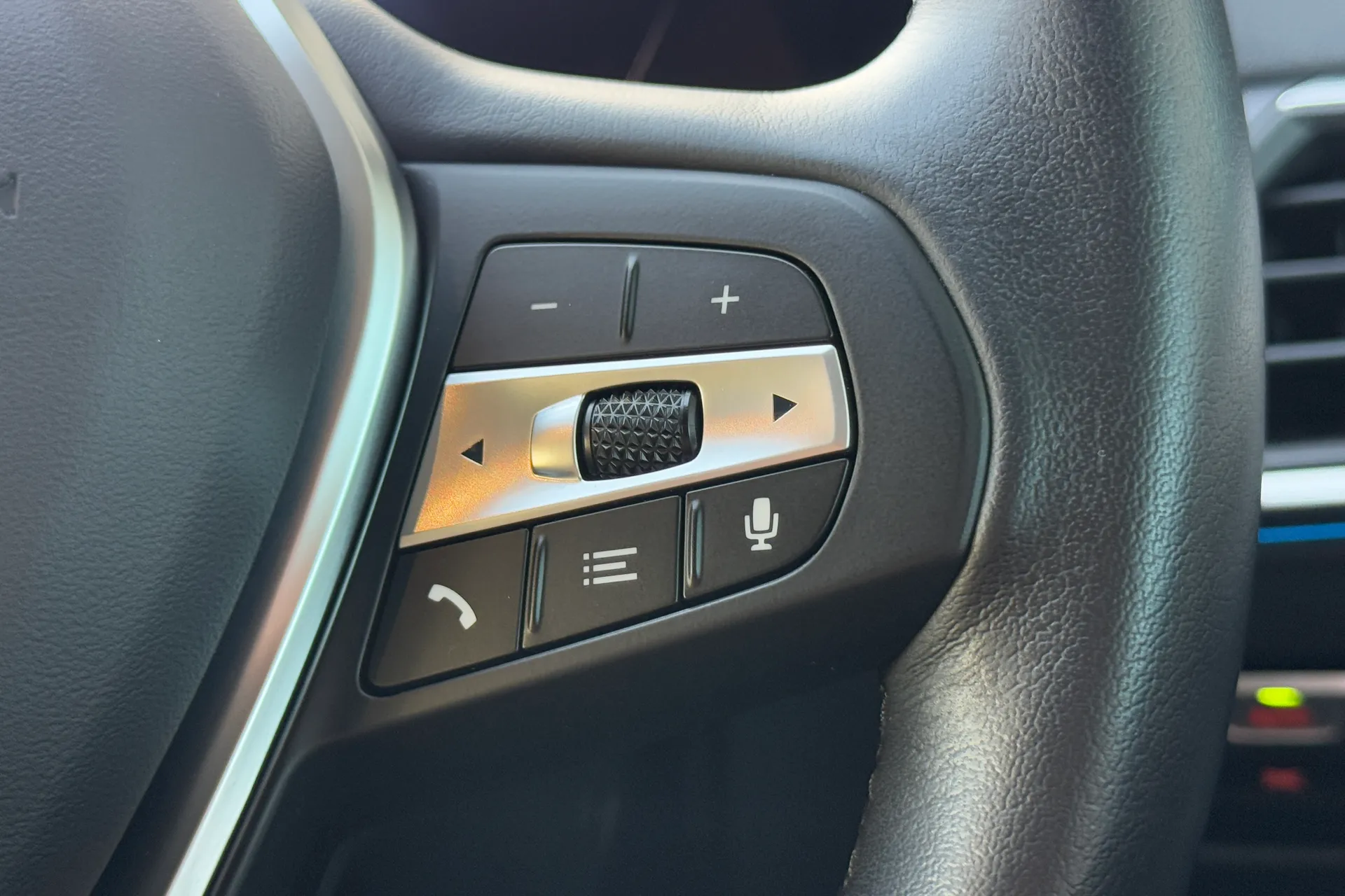 BMW I4 thumbnail image number 12