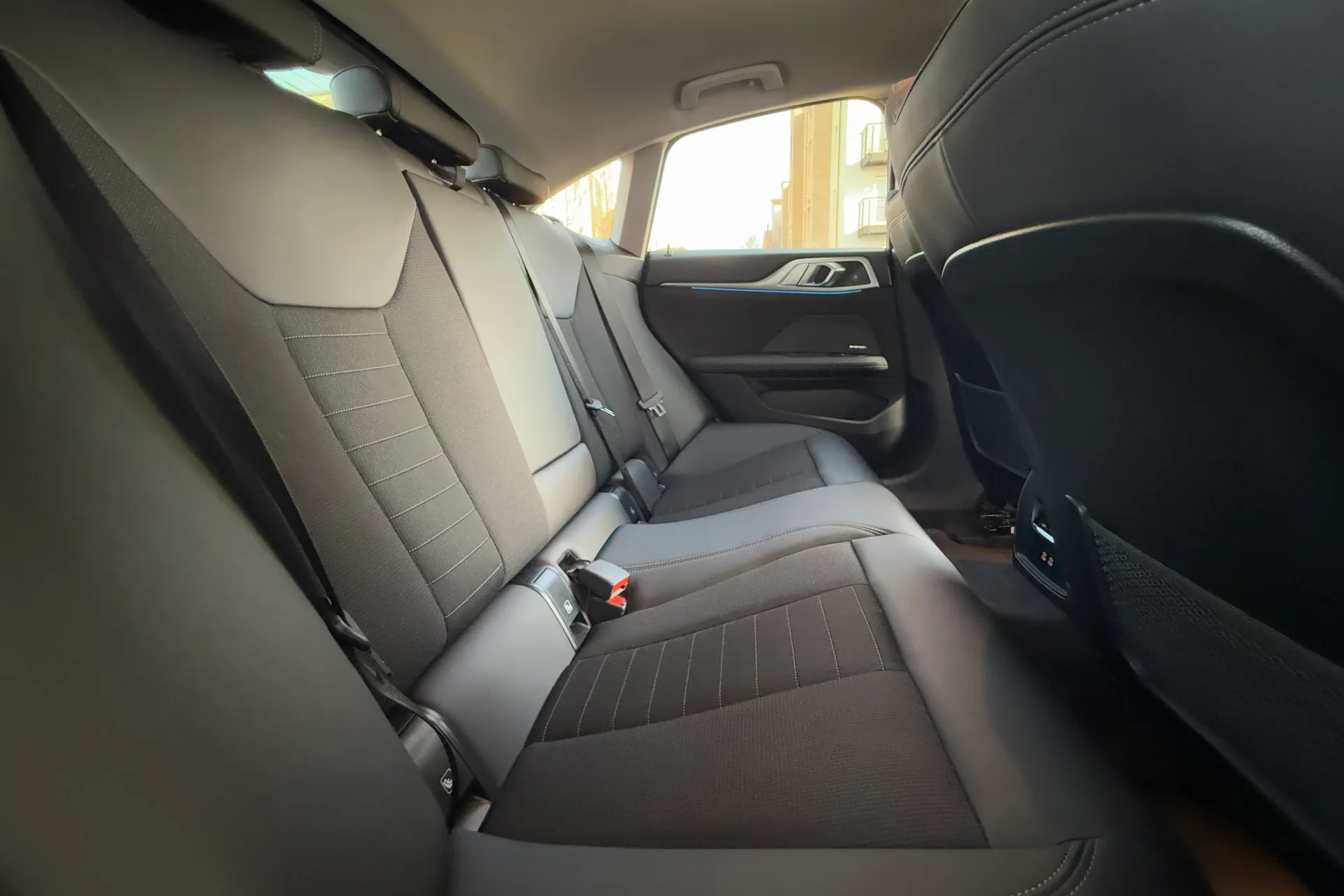 BMW I4 thumbnail image number 32