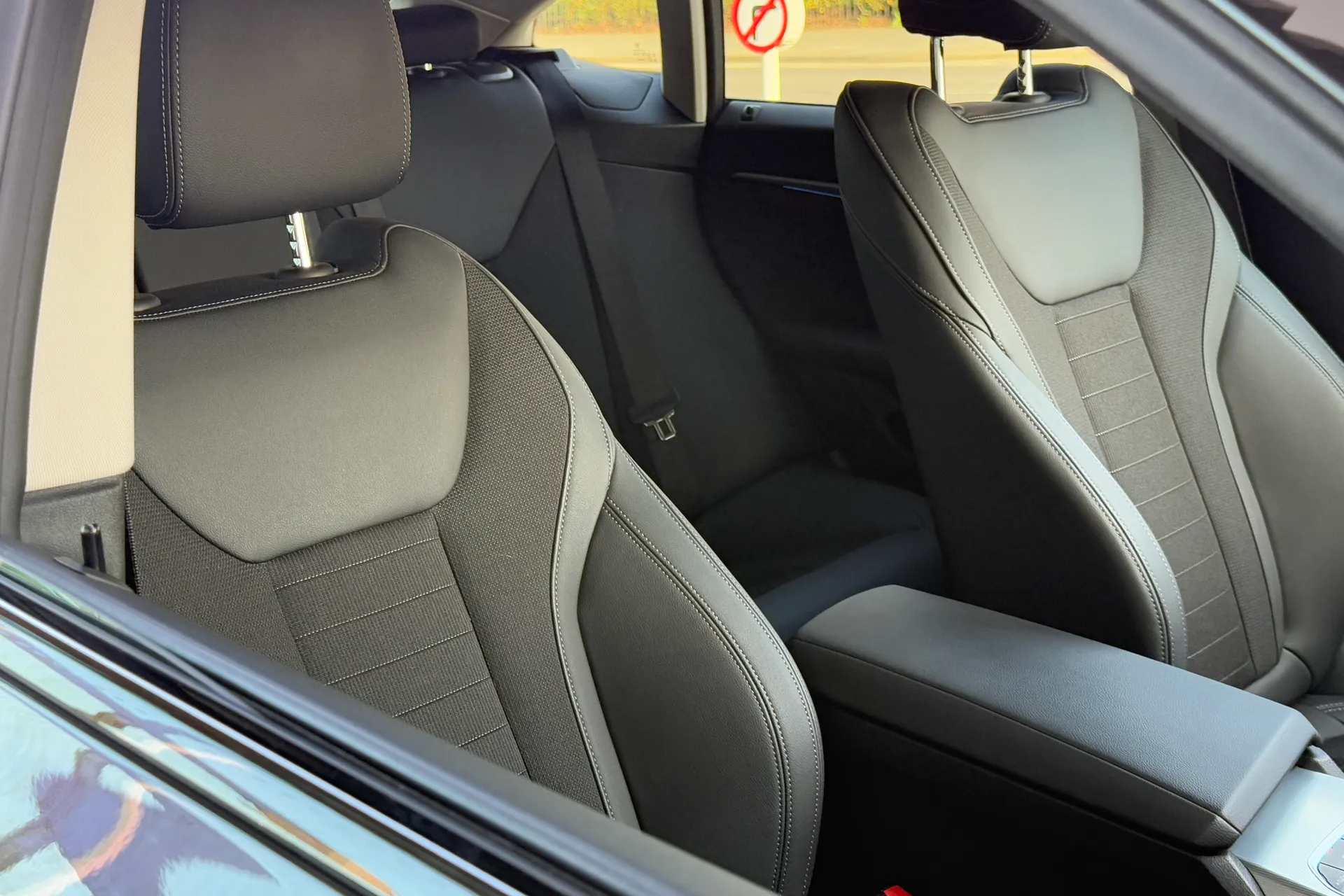 BMW I4 thumbnail image number 31