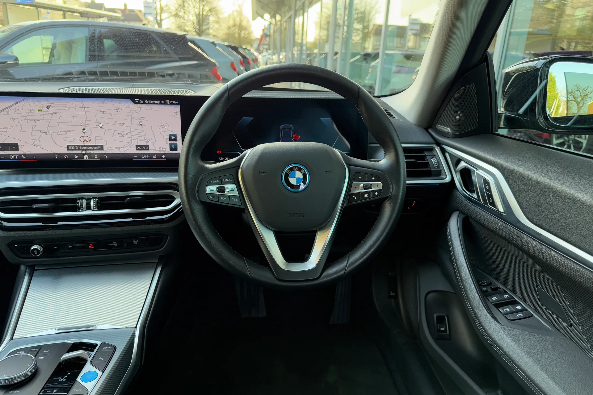 BMW I4 thumbnail image number 36