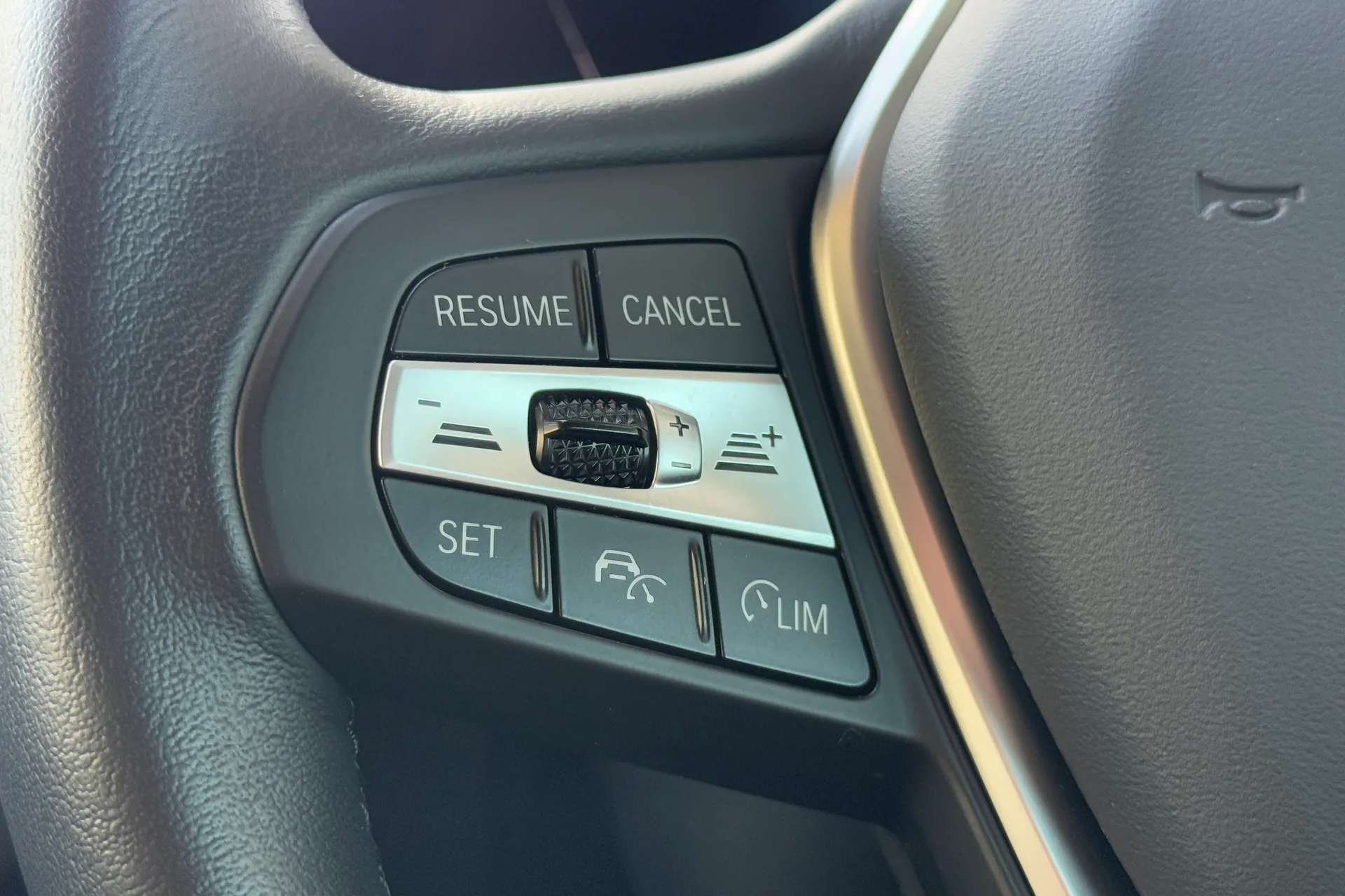 BMW I4 thumbnail image number 11