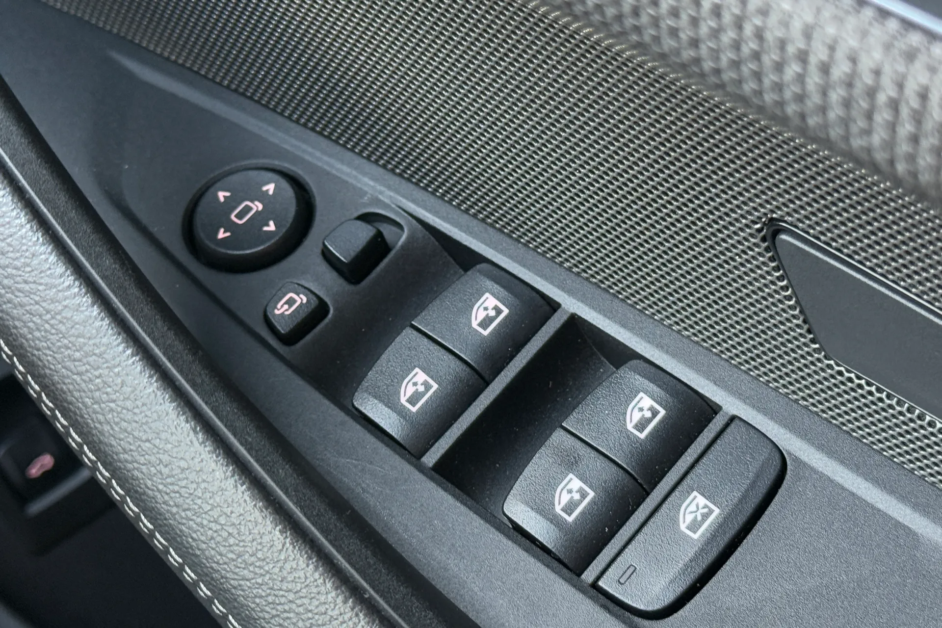 BMW I4 thumbnail image number 28