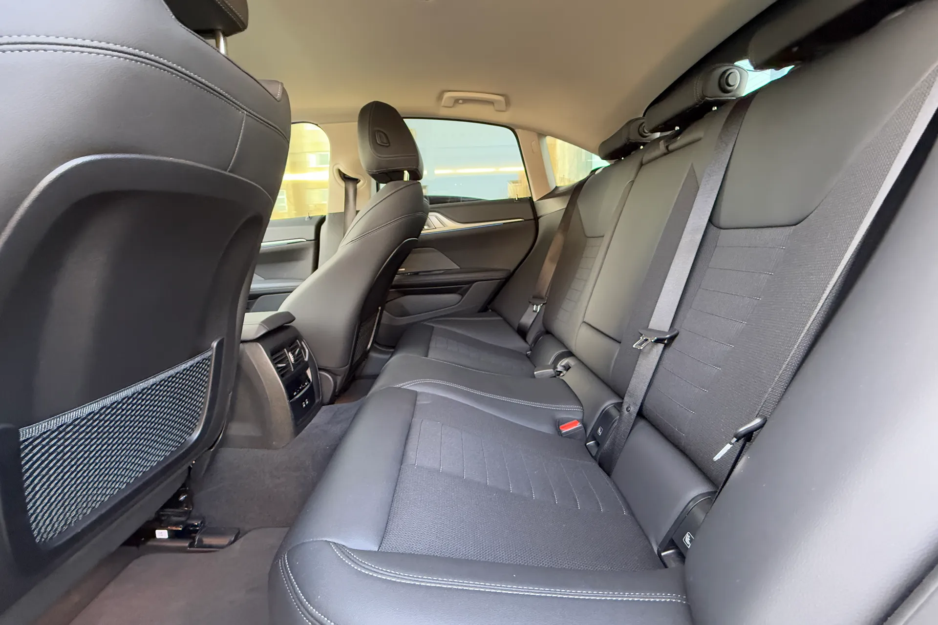 BMW I4 thumbnail image number 44