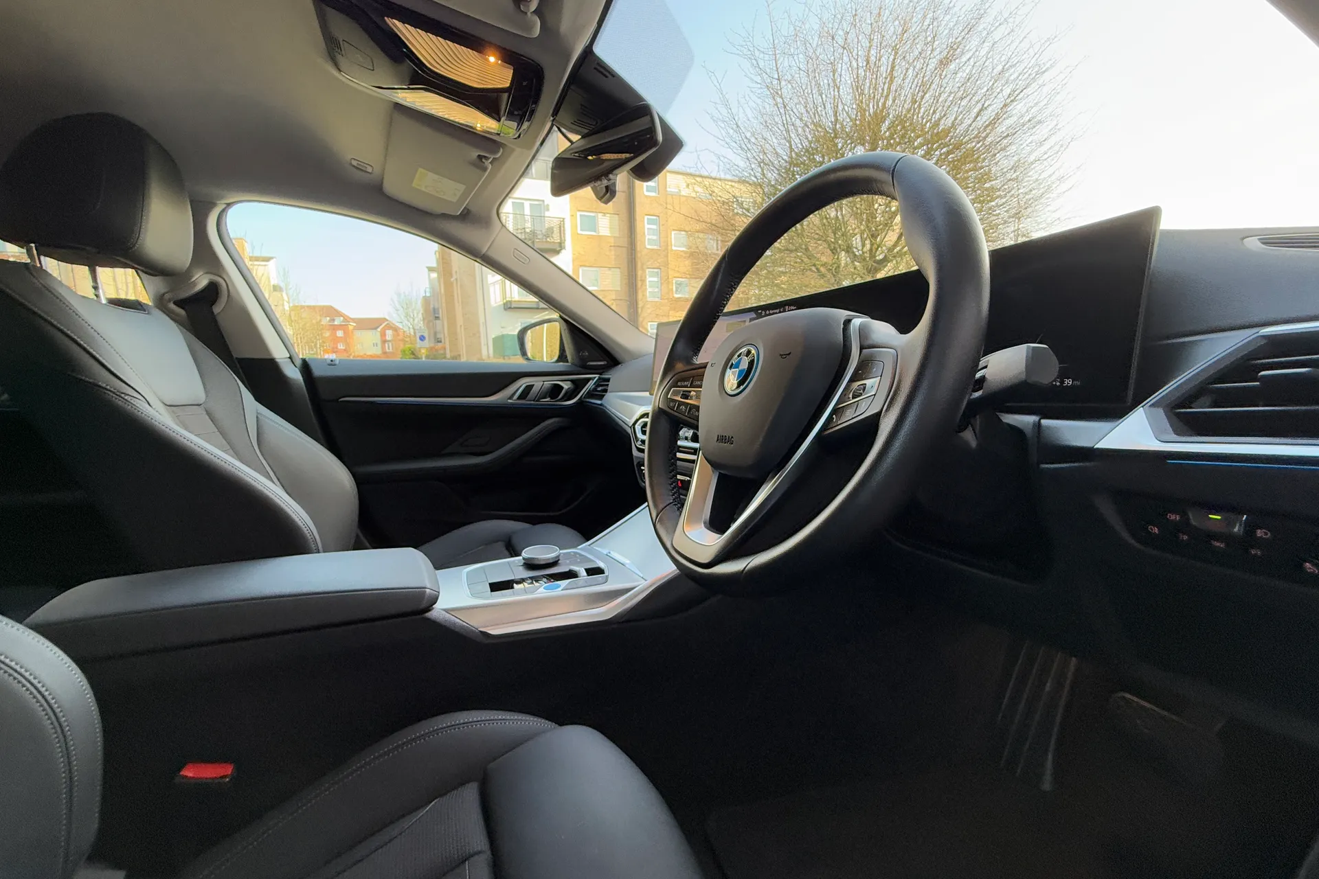 BMW I4 thumbnail image number 10