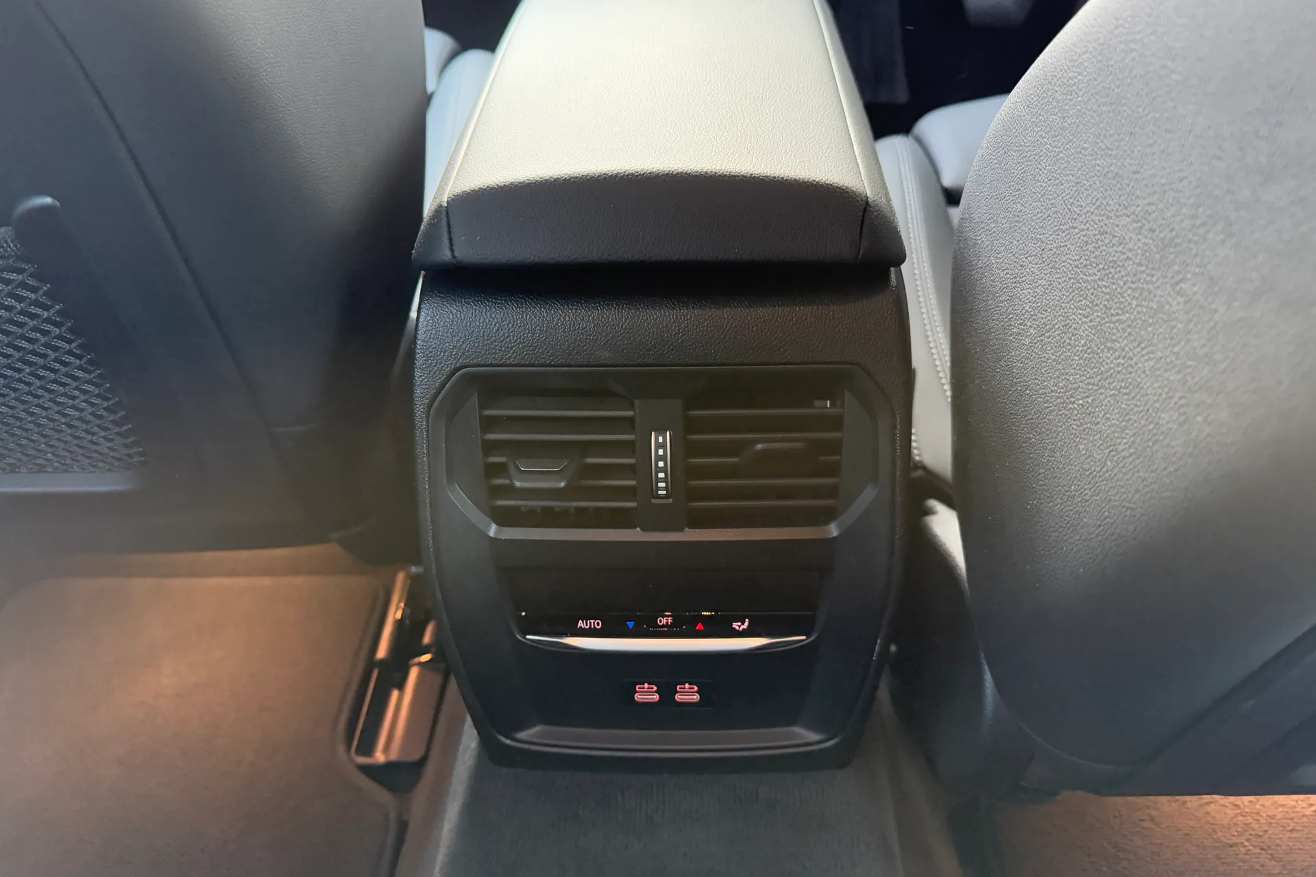 BMW I4 thumbnail image number 34