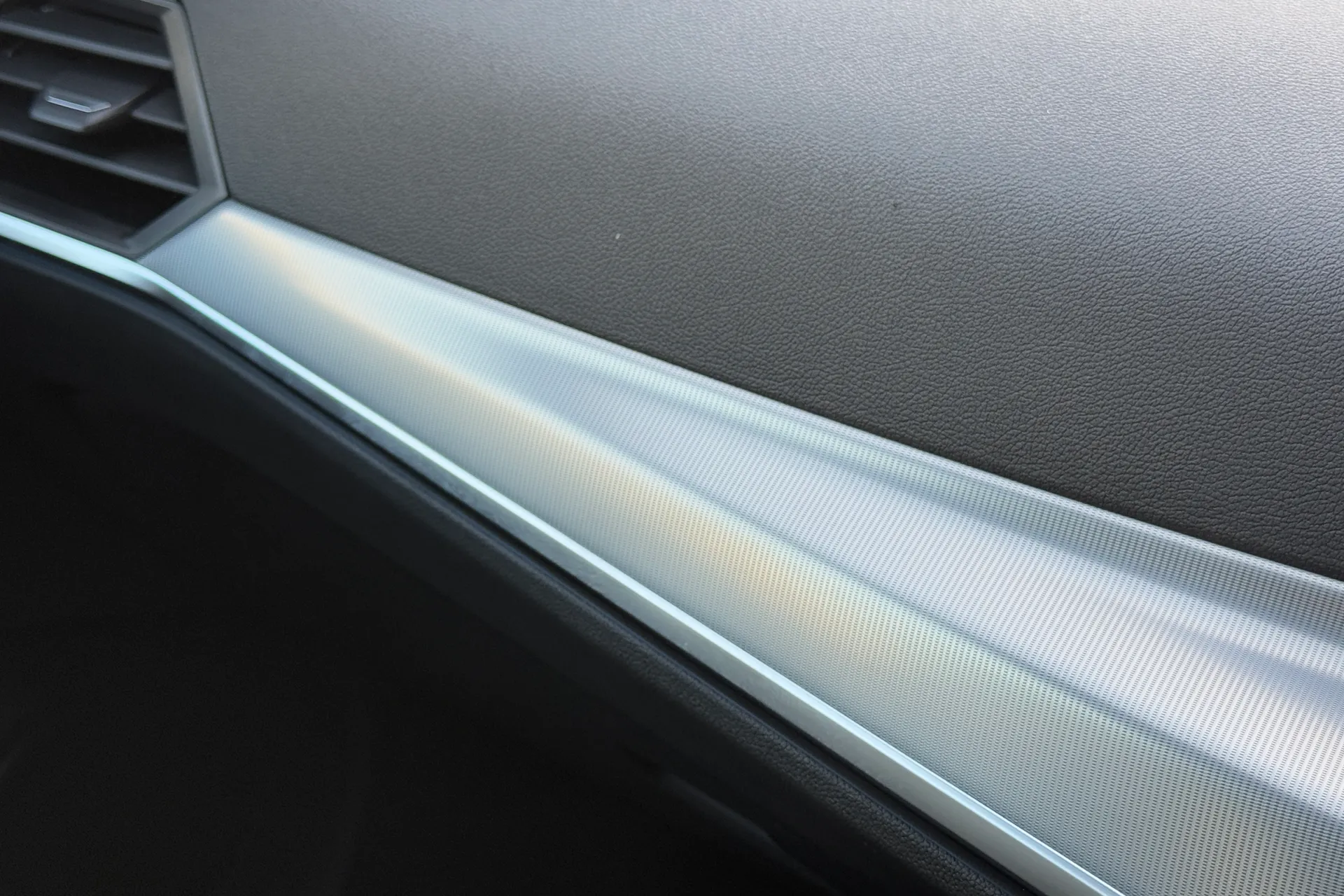 BMW I4 thumbnail image number 25