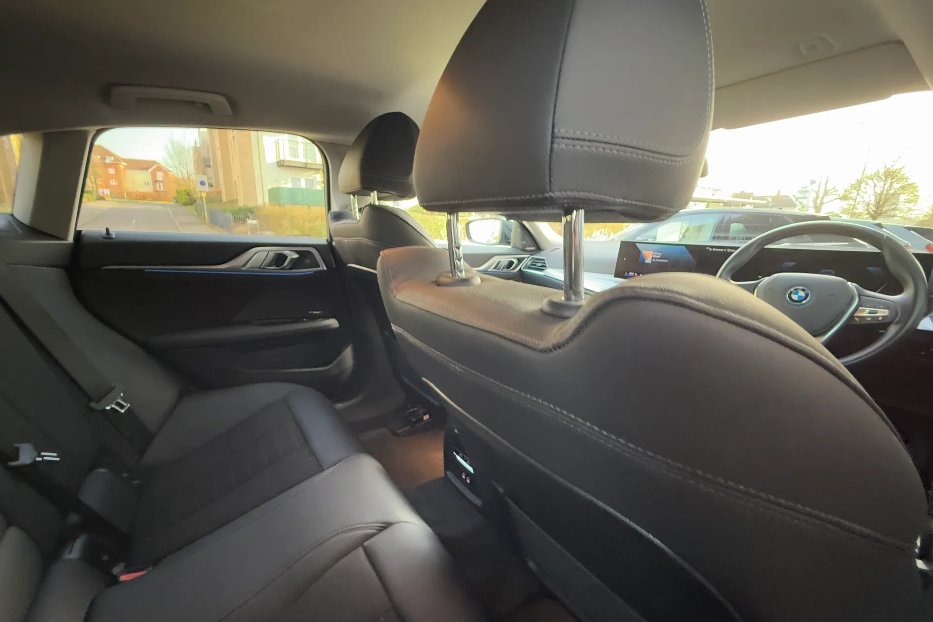 BMW I4 thumbnail image number 33