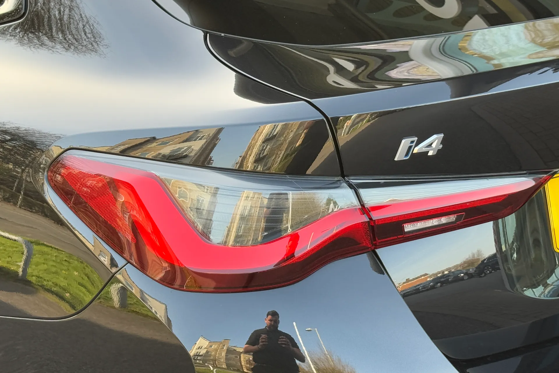 BMW I4 thumbnail image number 42