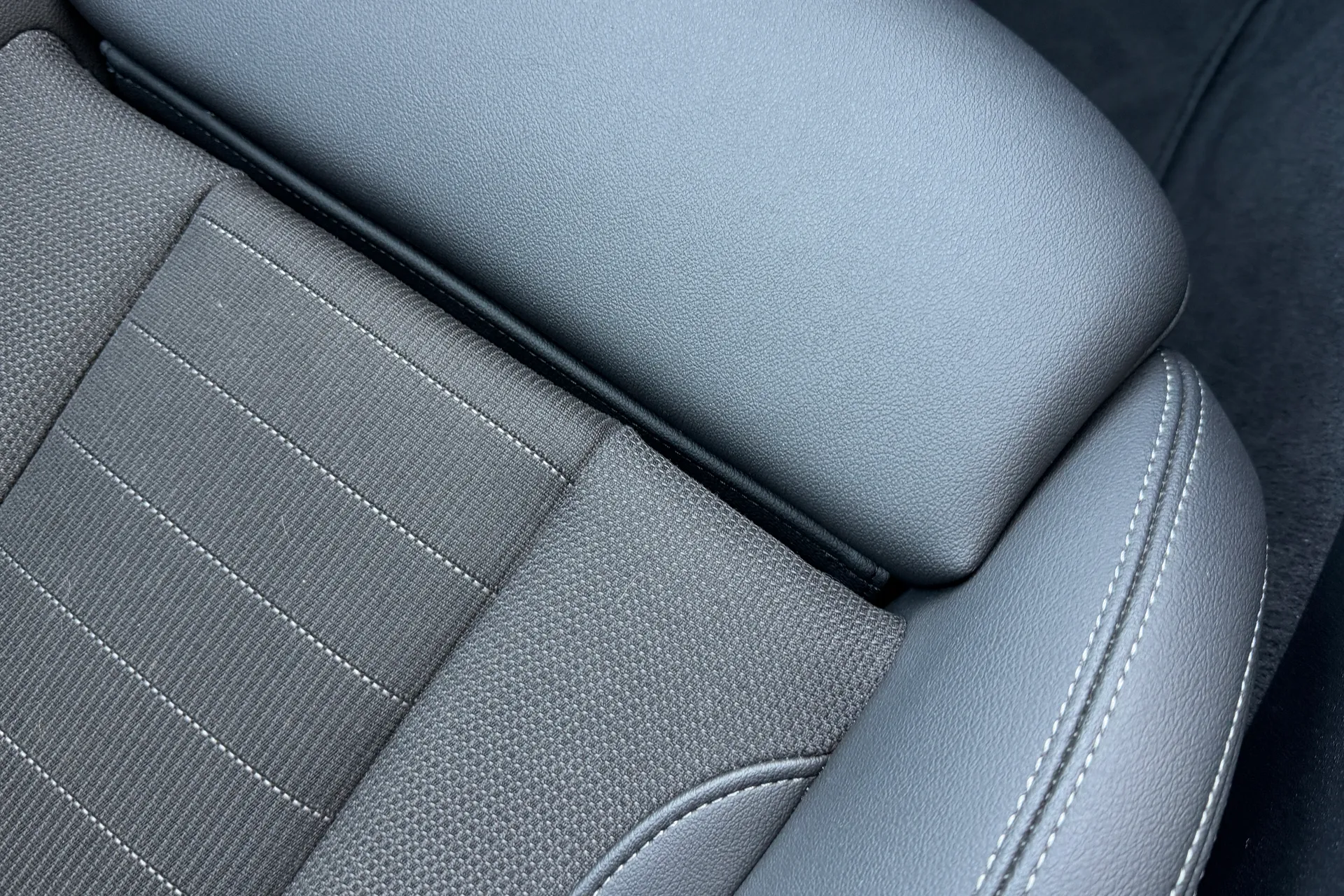 BMW I4 thumbnail image number 23