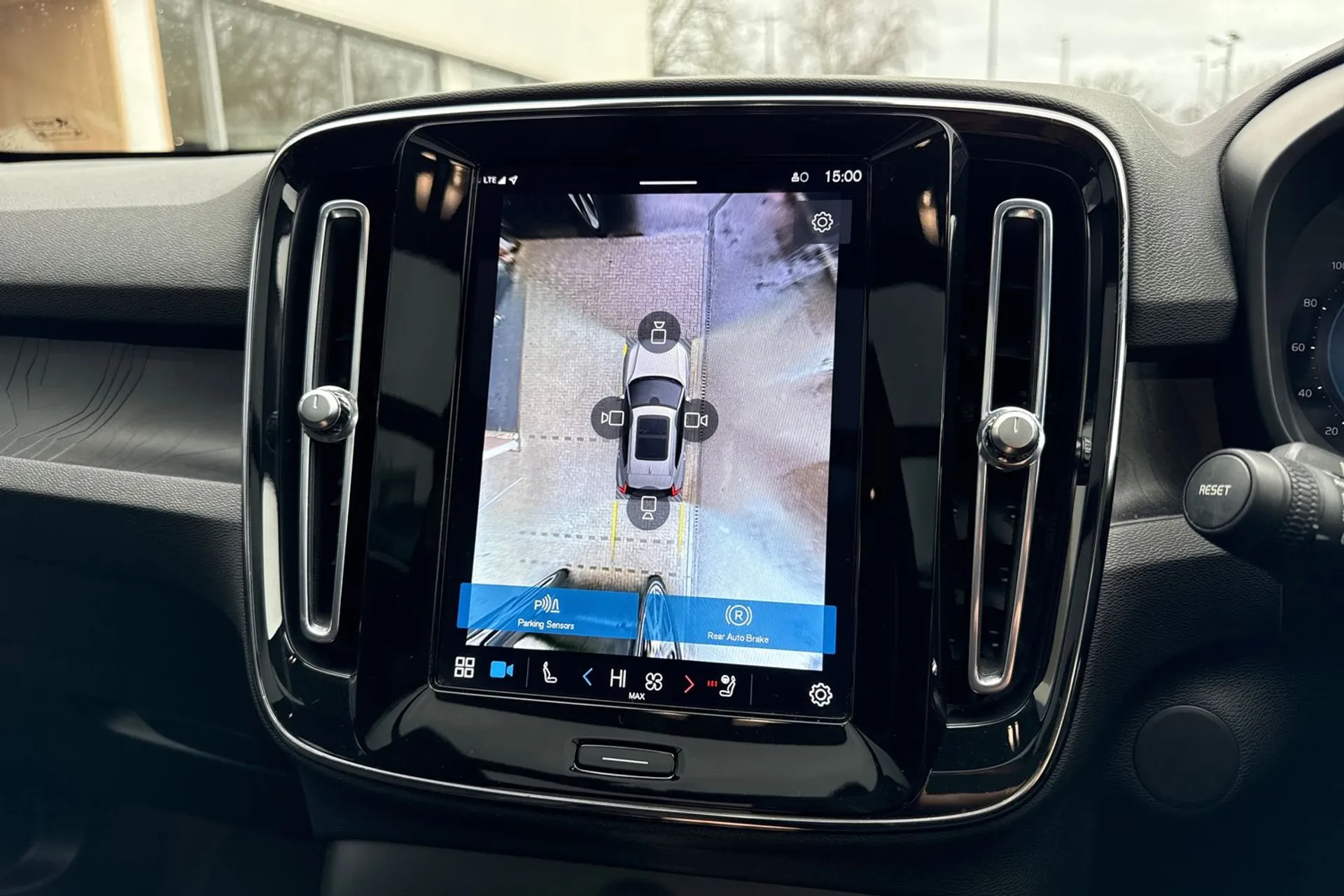 Volvo XC40 thumbnail image number 4