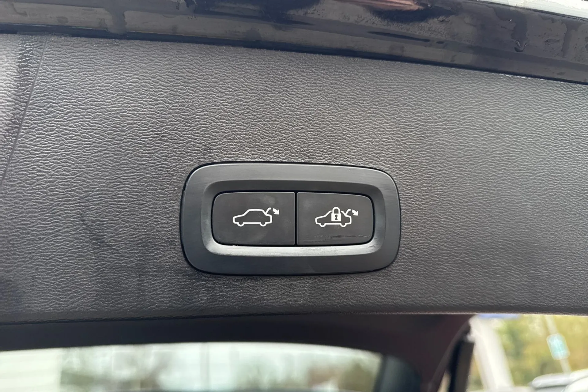 Volvo XC40 thumbnail image number 21