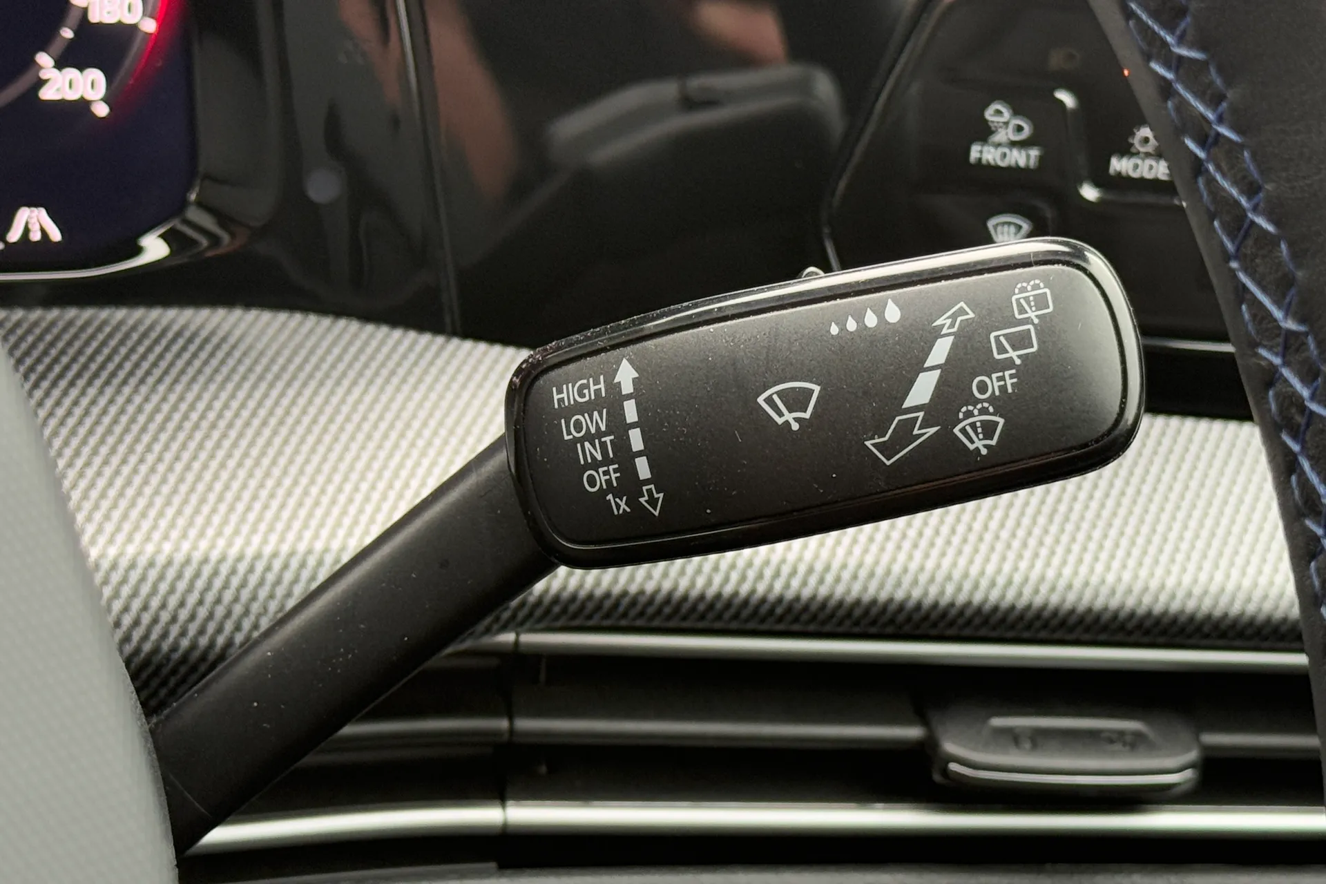 VOLKSWAGEN GOLF thumbnail image number 18