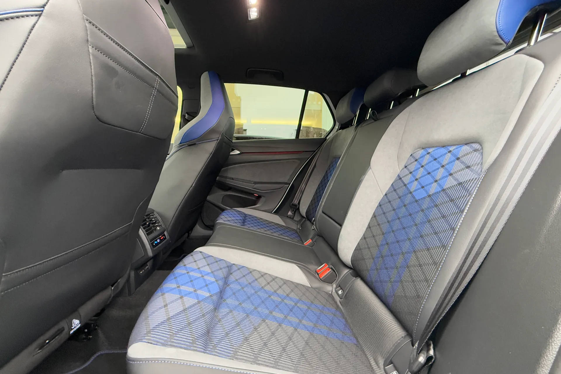 VOLKSWAGEN GOLF thumbnail image number 51