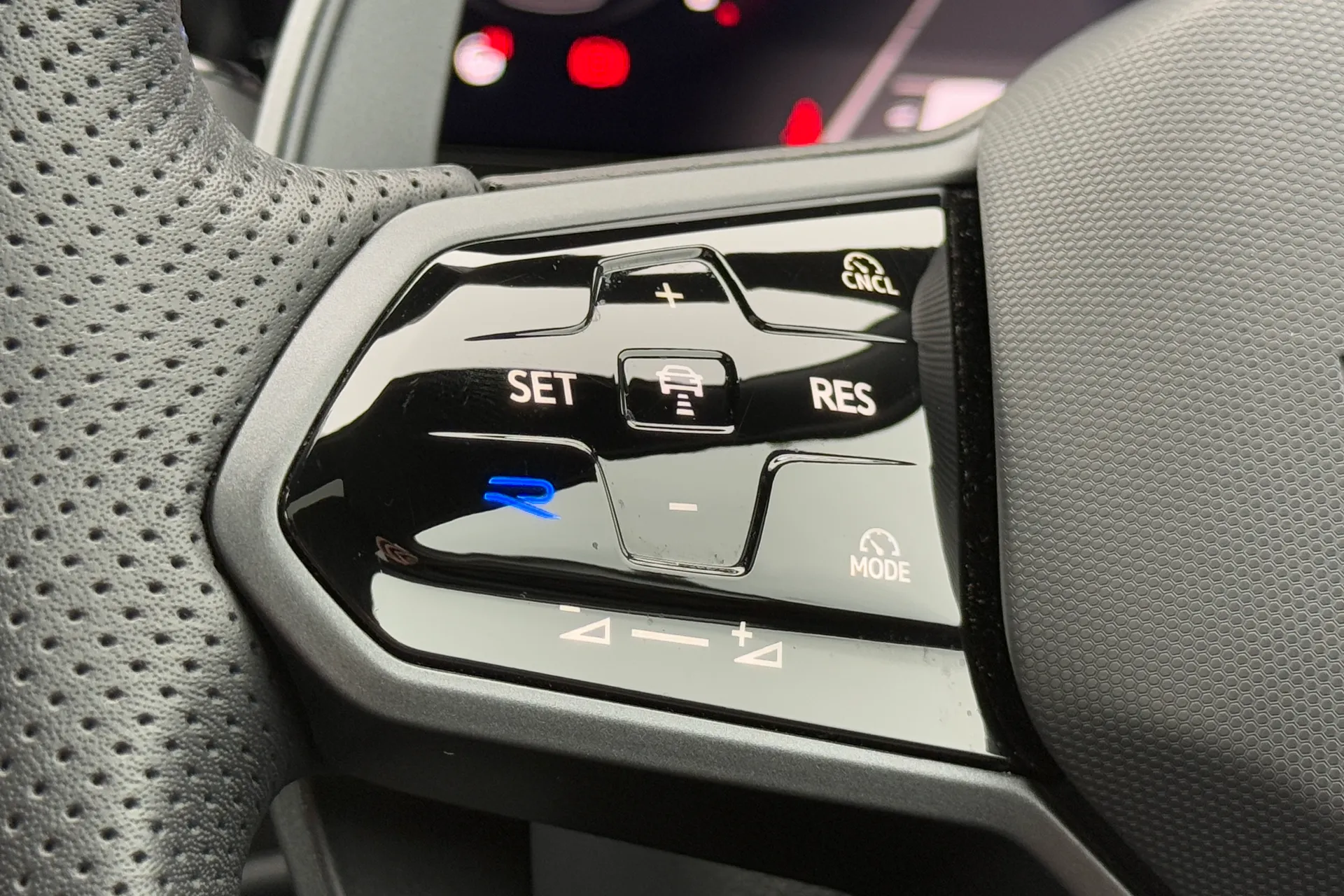 VOLKSWAGEN GOLF thumbnail image number 14