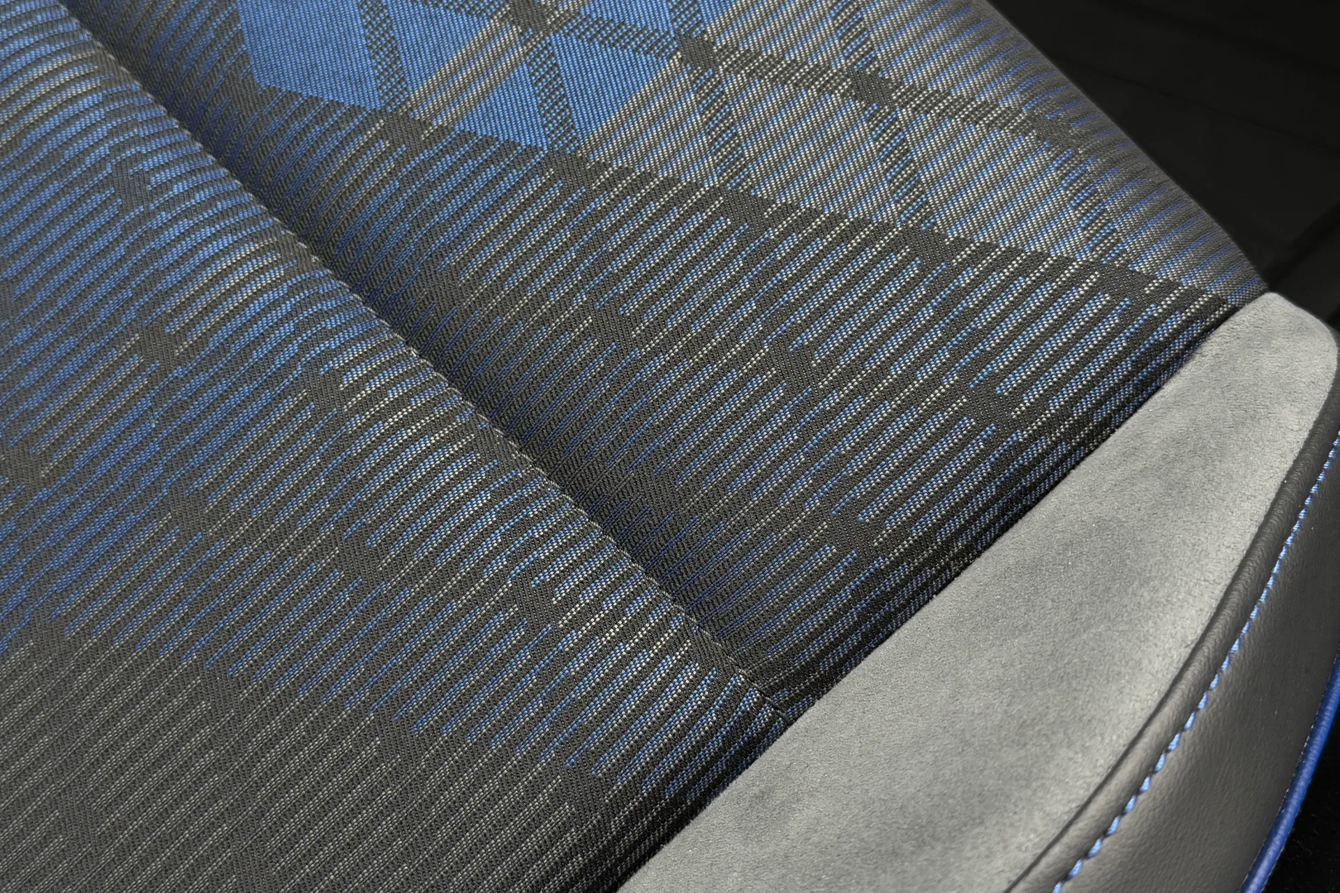 VOLKSWAGEN GOLF thumbnail image number 27