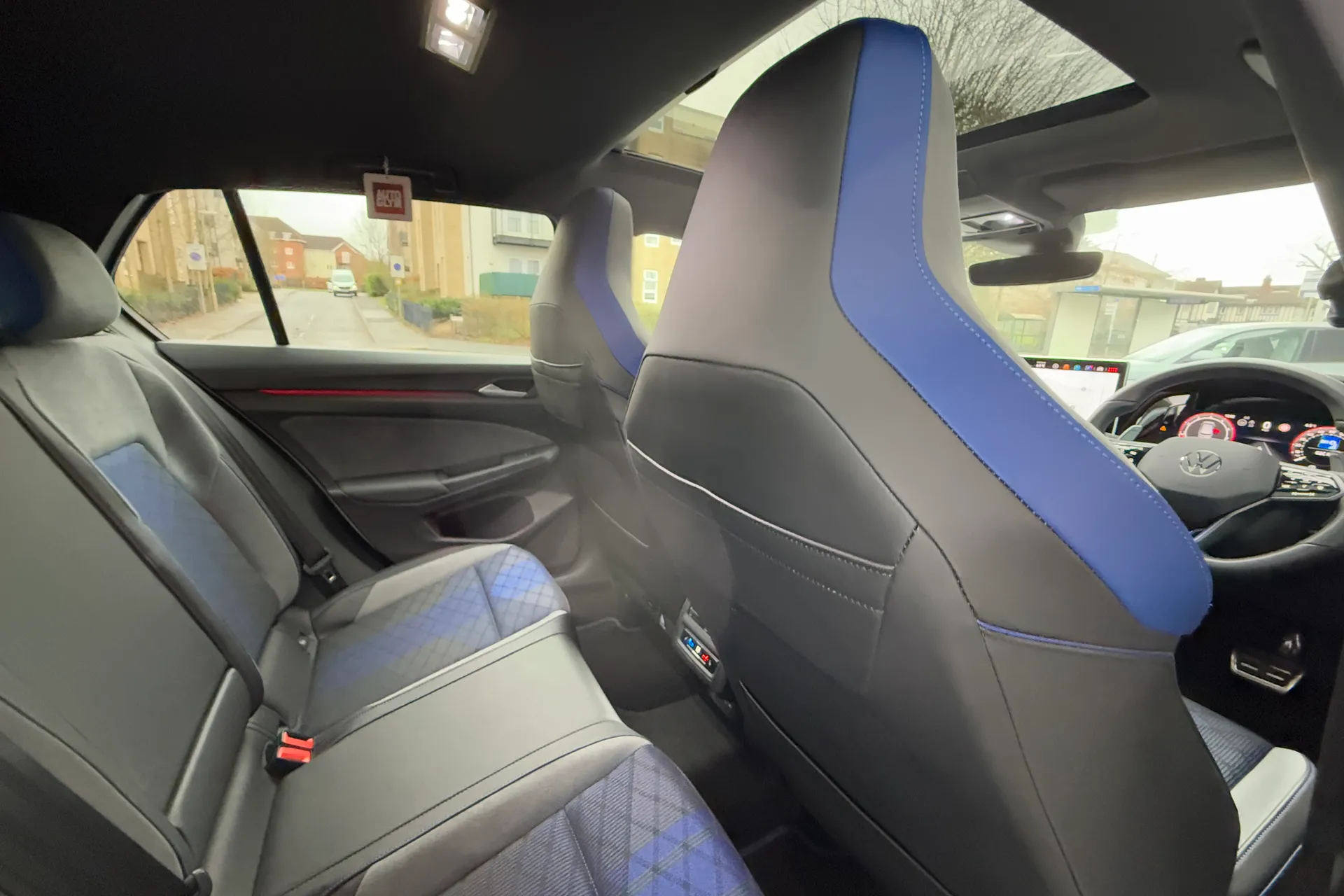 VOLKSWAGEN GOLF thumbnail image number 38