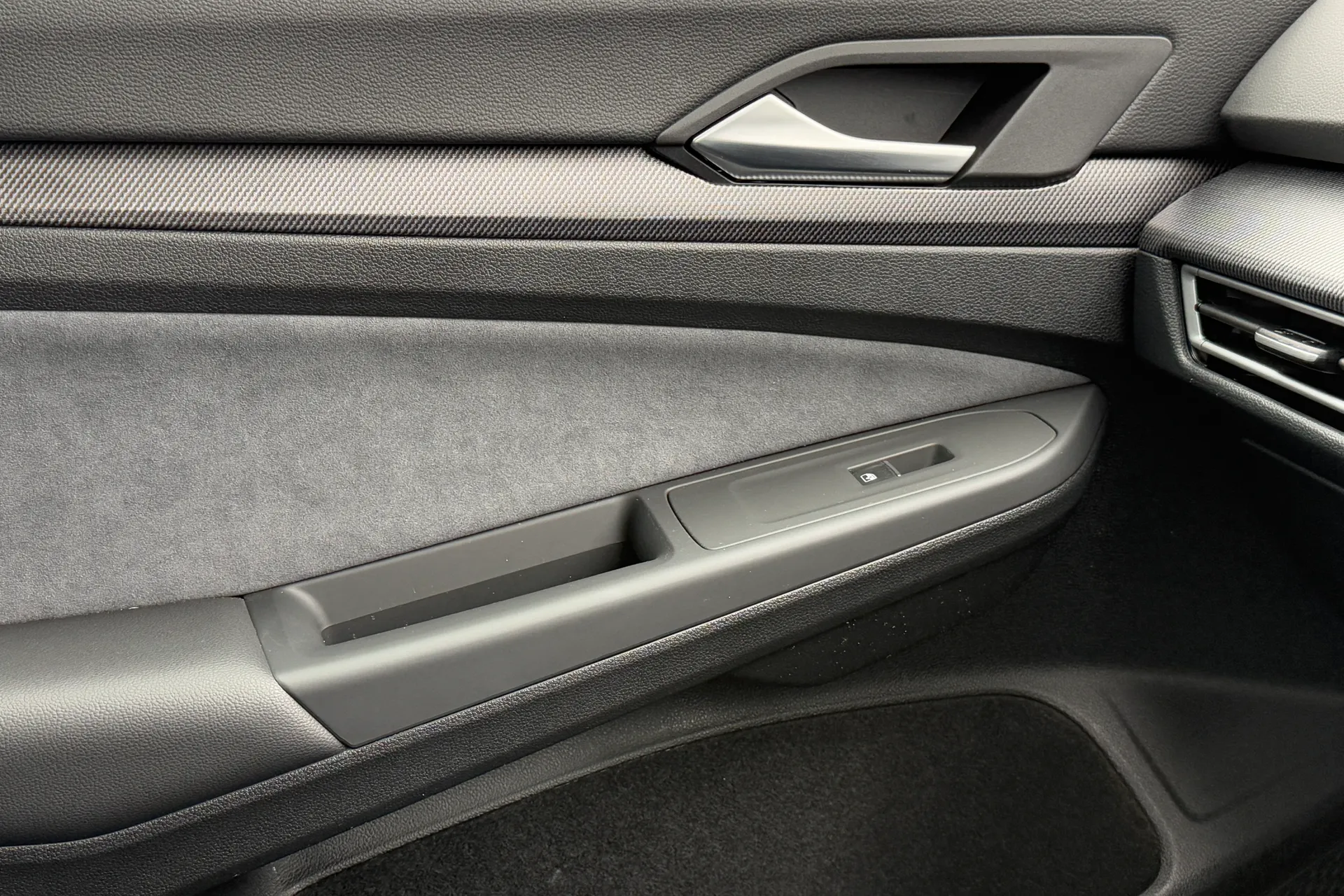 VOLKSWAGEN GOLF thumbnail image number 29