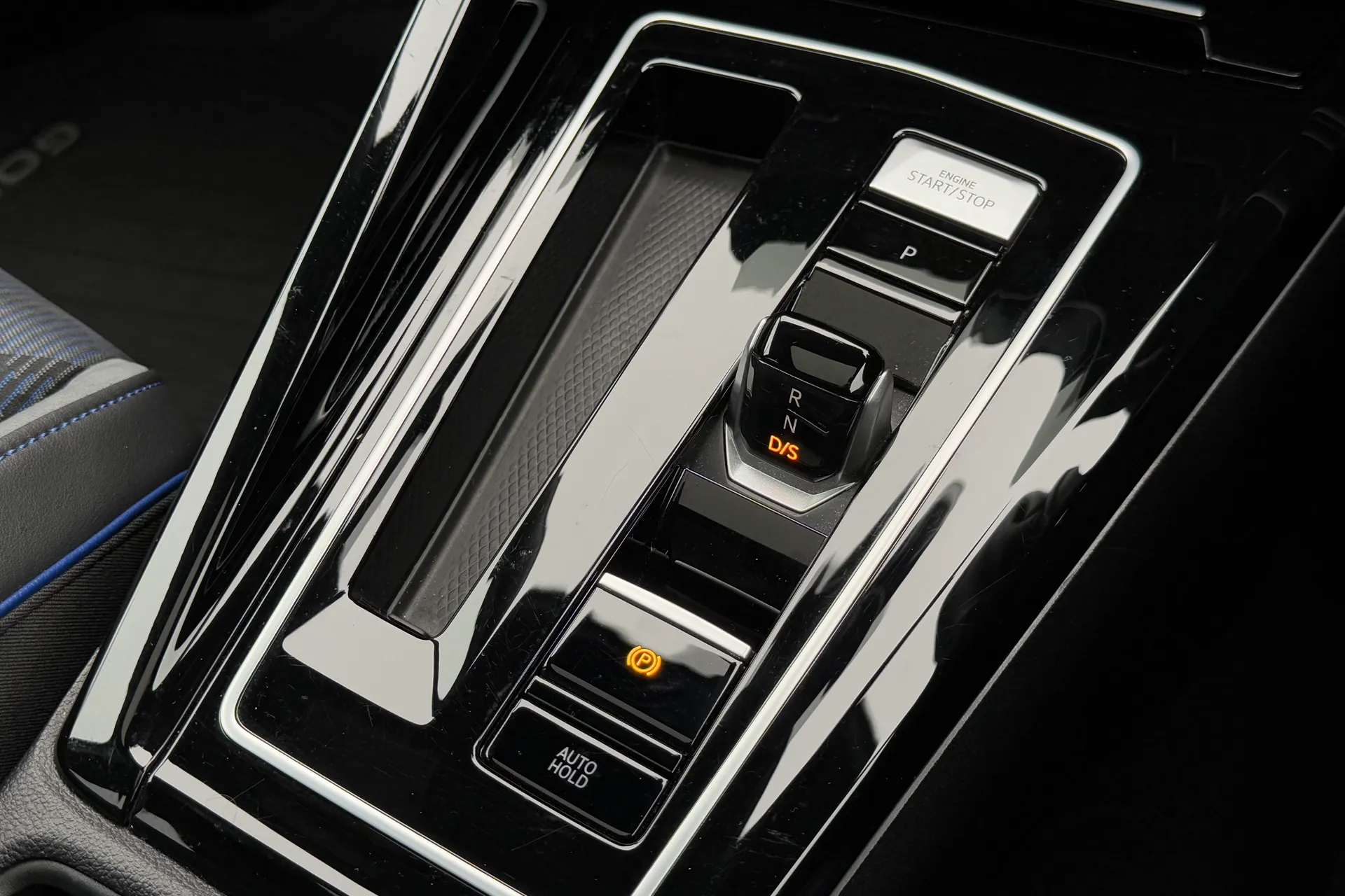 VOLKSWAGEN GOLF thumbnail image number 22