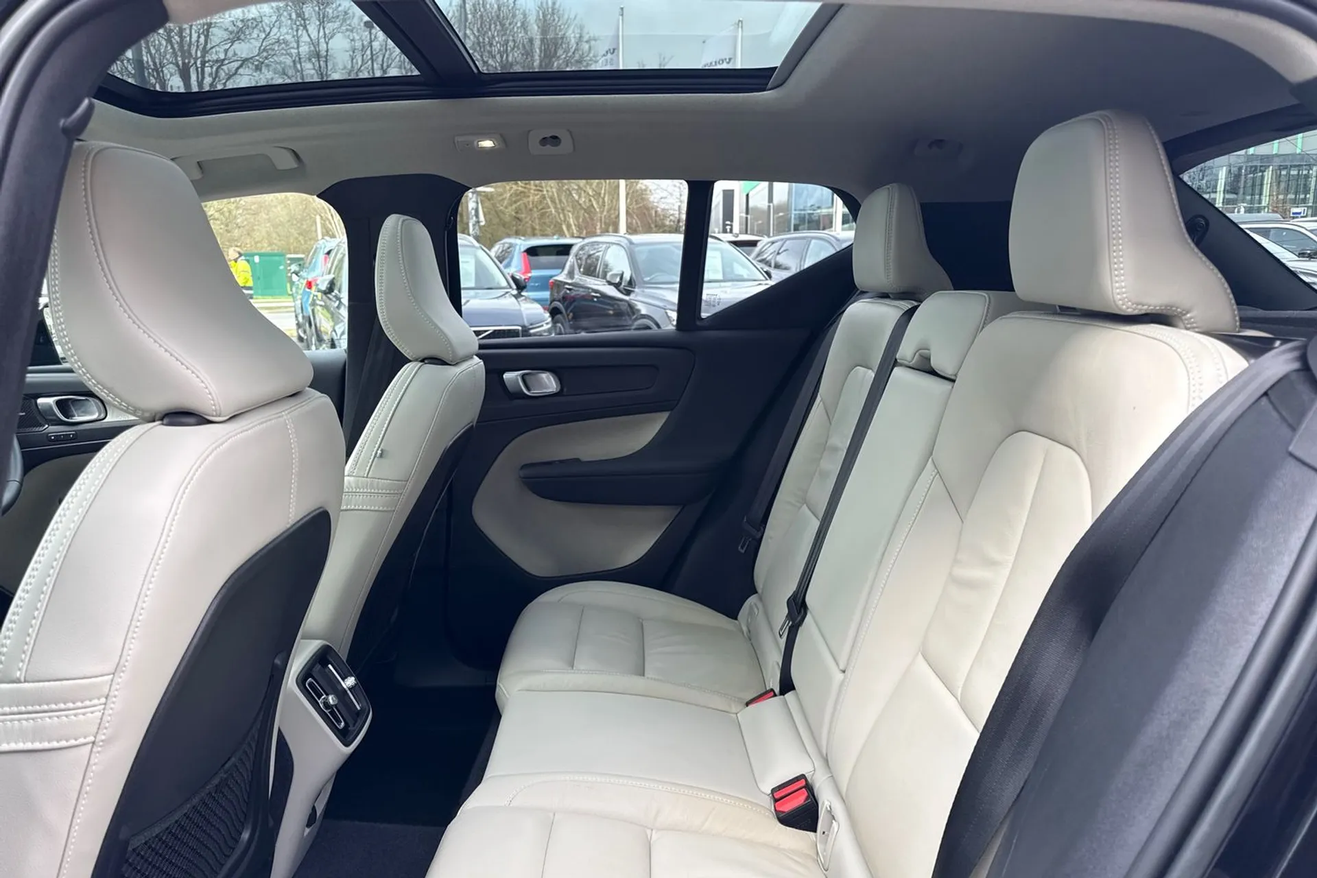 Volvo XC40 thumbnail image number 30