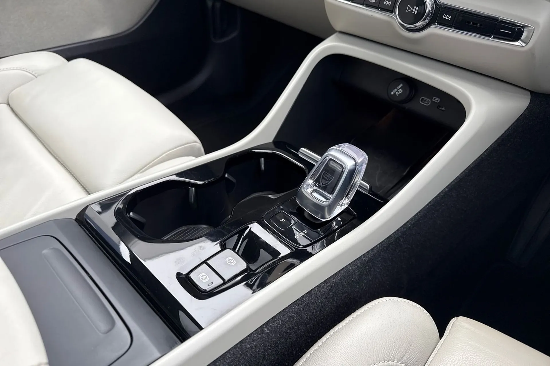 Volvo XC40 thumbnail image number 43