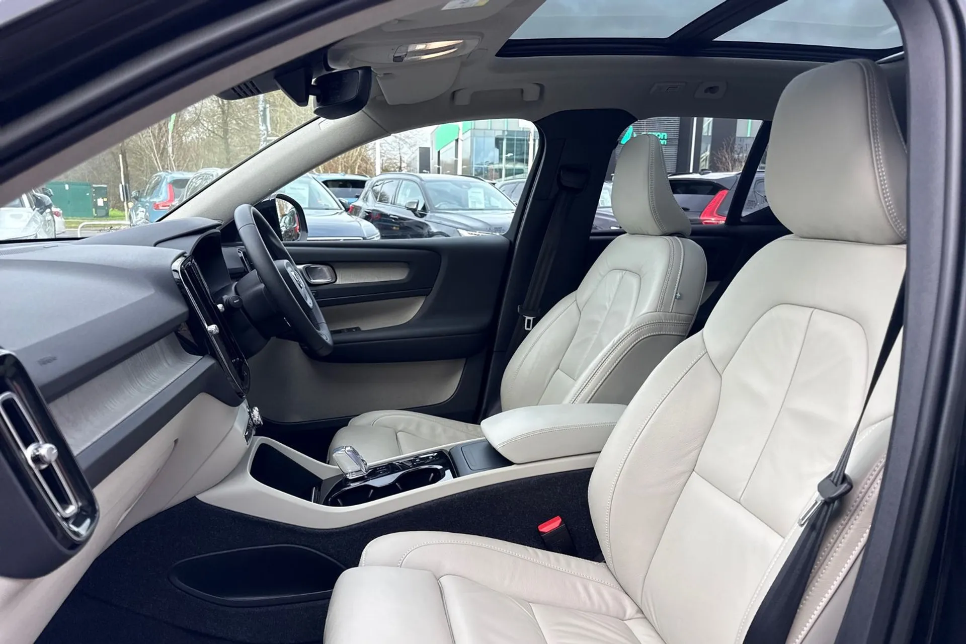 Volvo XC40 thumbnail image number 28