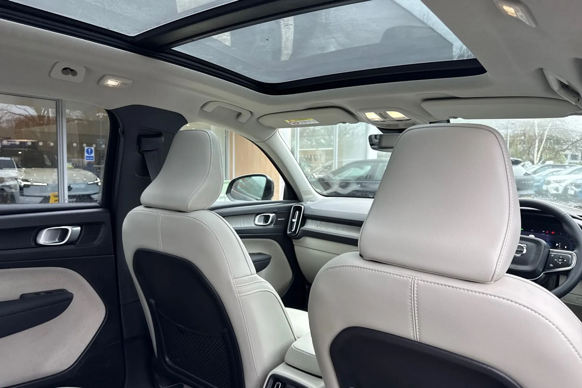 Volvo XC40 thumbnail image number 24