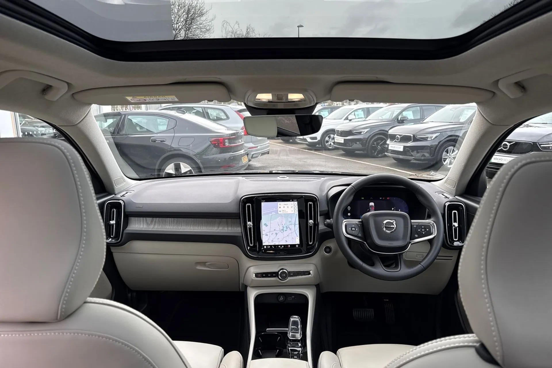 Volvo XC40 thumbnail image number 3