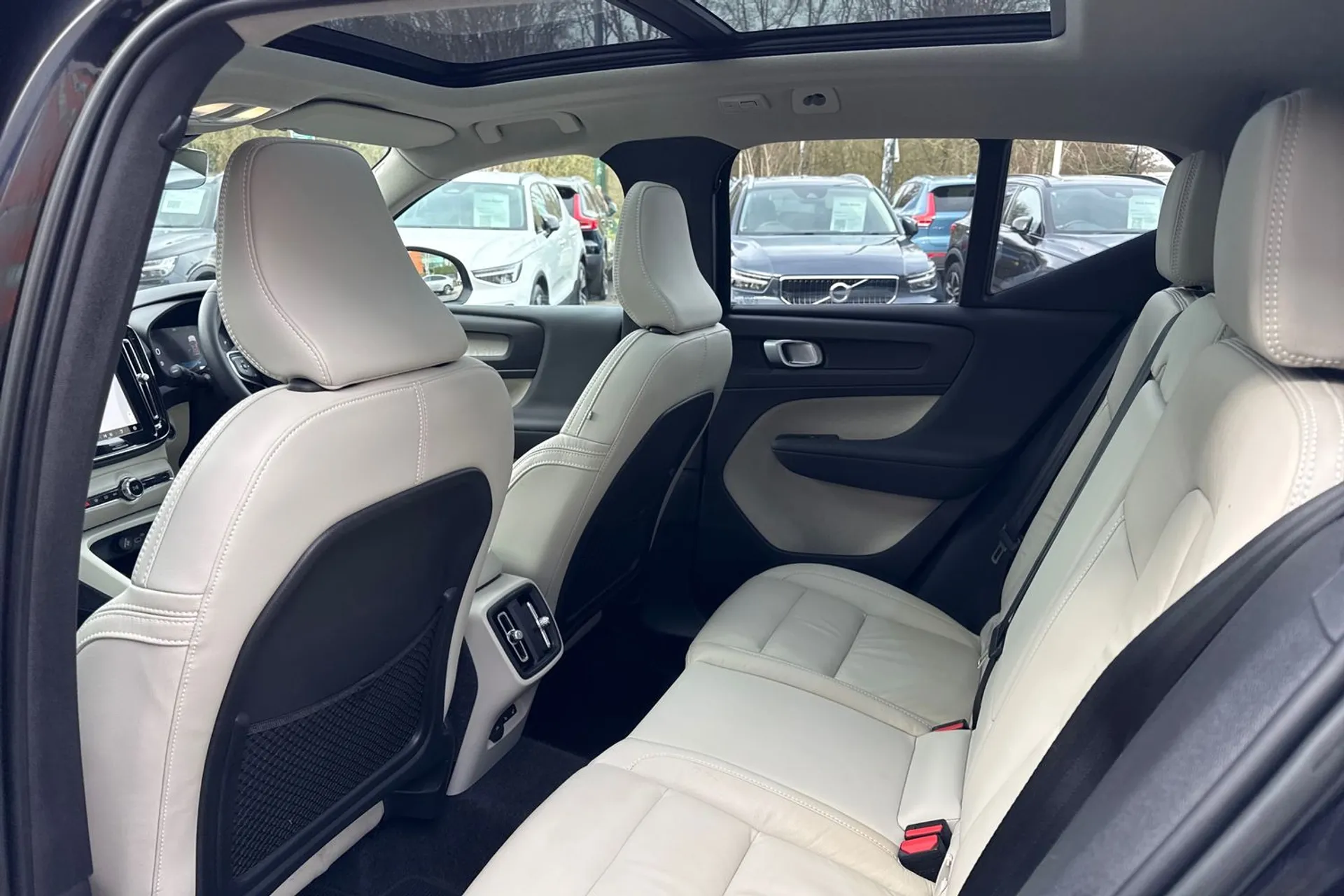 Volvo XC40 thumbnail image number 31