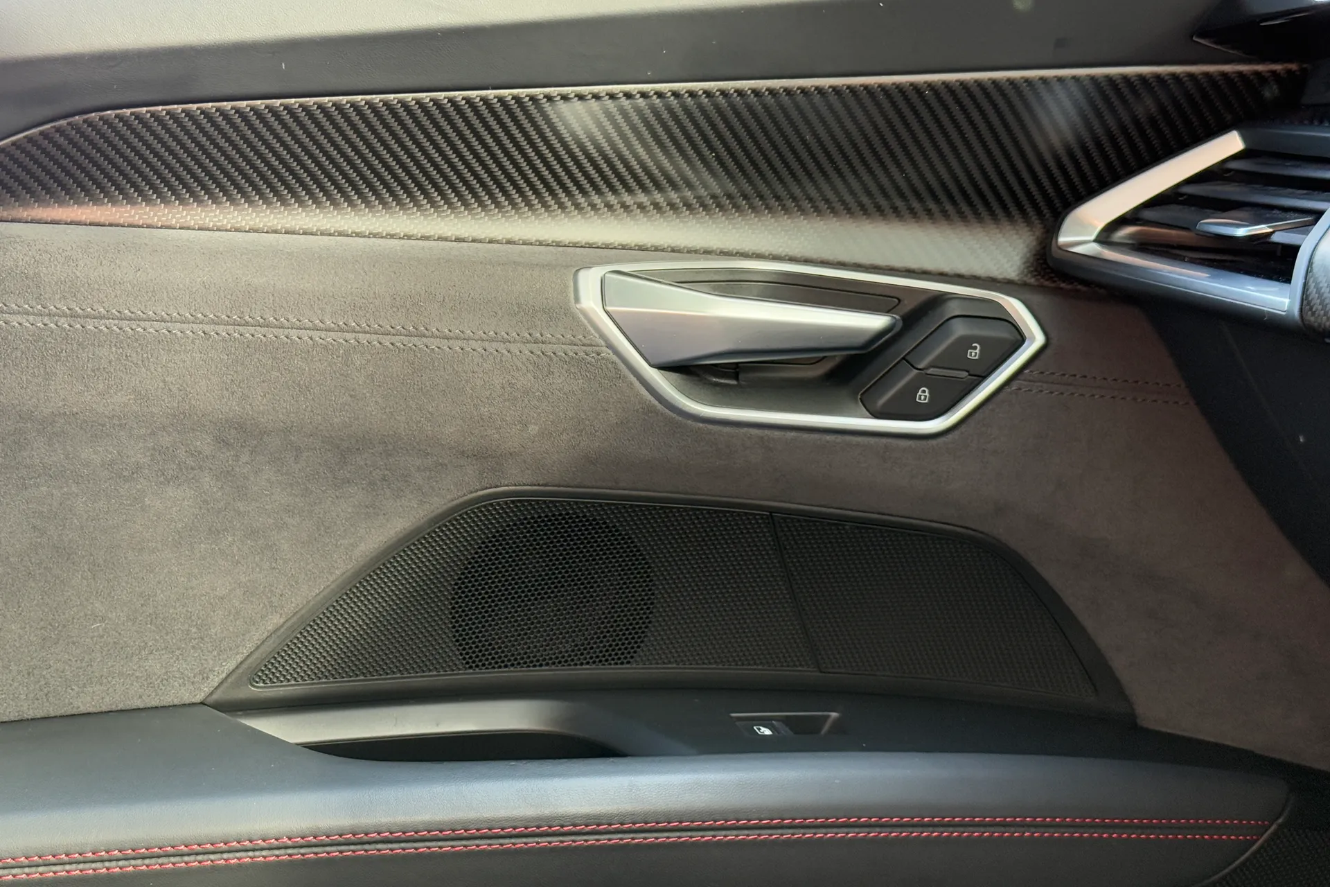 Audi RS e-tron GT thumbnail image number 39