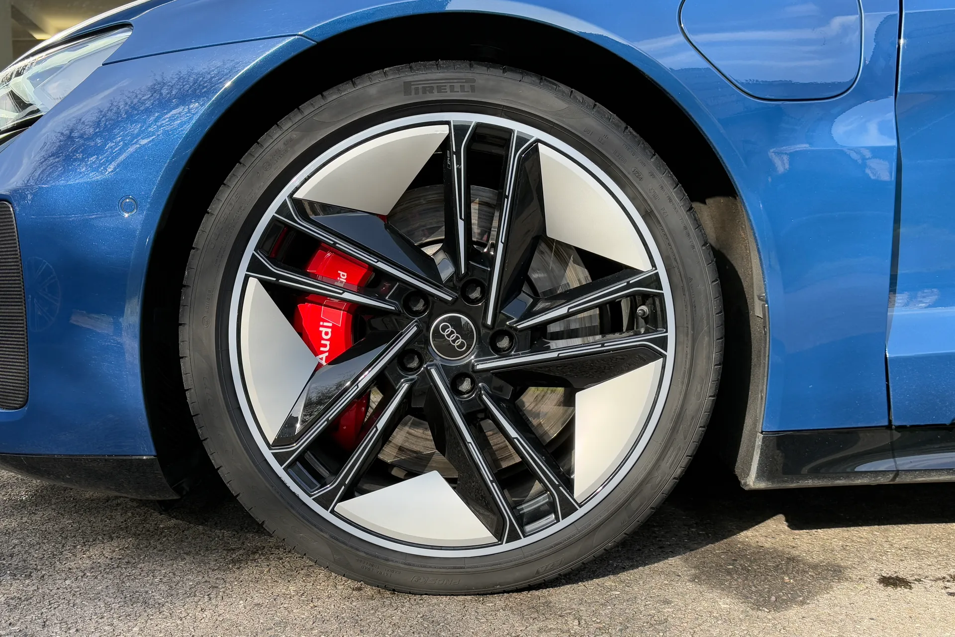 Audi RS e-tron GT thumbnail image number 11