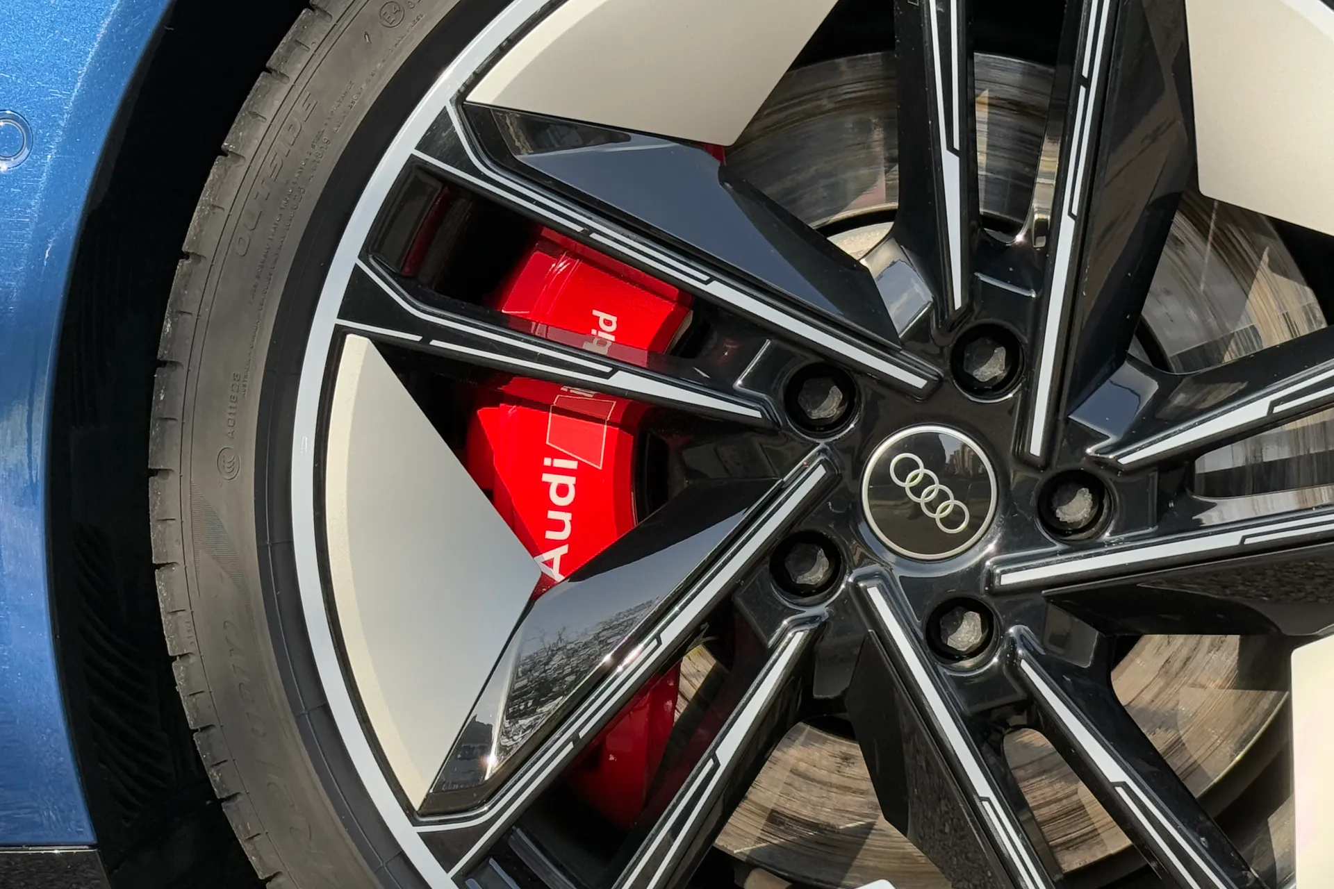 Audi RS e-tron GT thumbnail image number 33