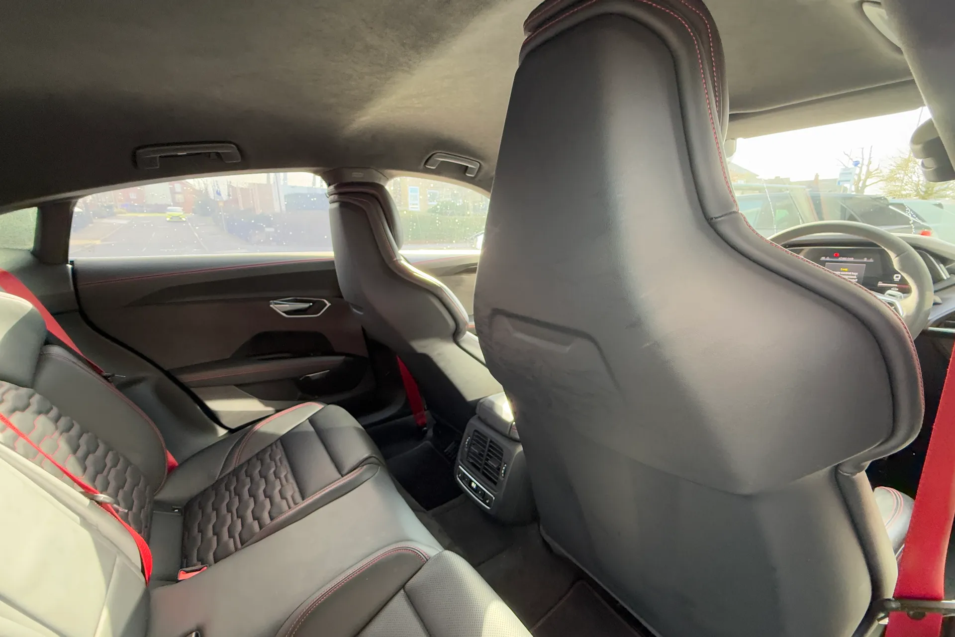 Audi RS e-tron GT thumbnail image number 19